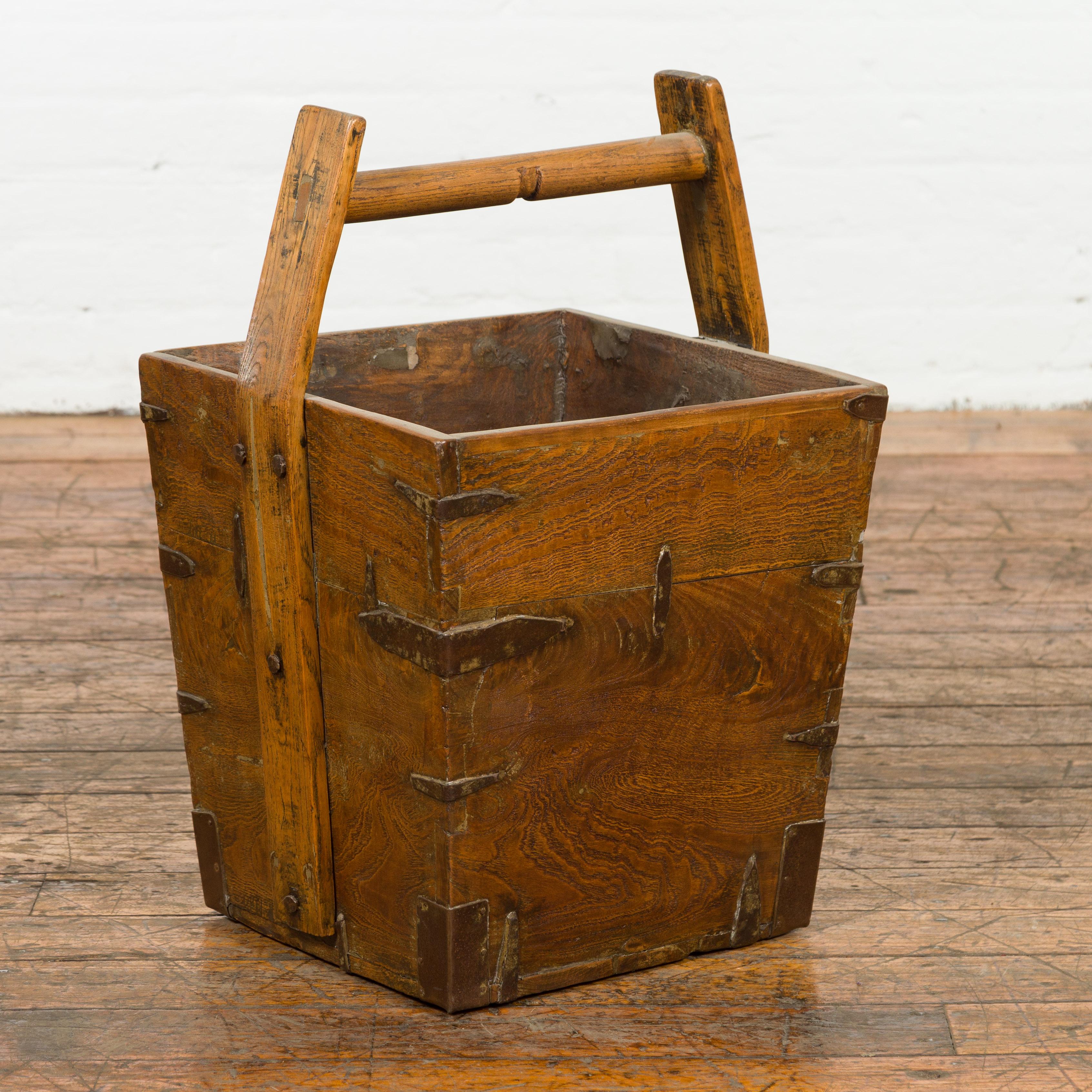 Antique Chinese 19th Century Wood and Metal Grain Basket with Carrying Handle In Good Condition For Sale In Yonkers, NY