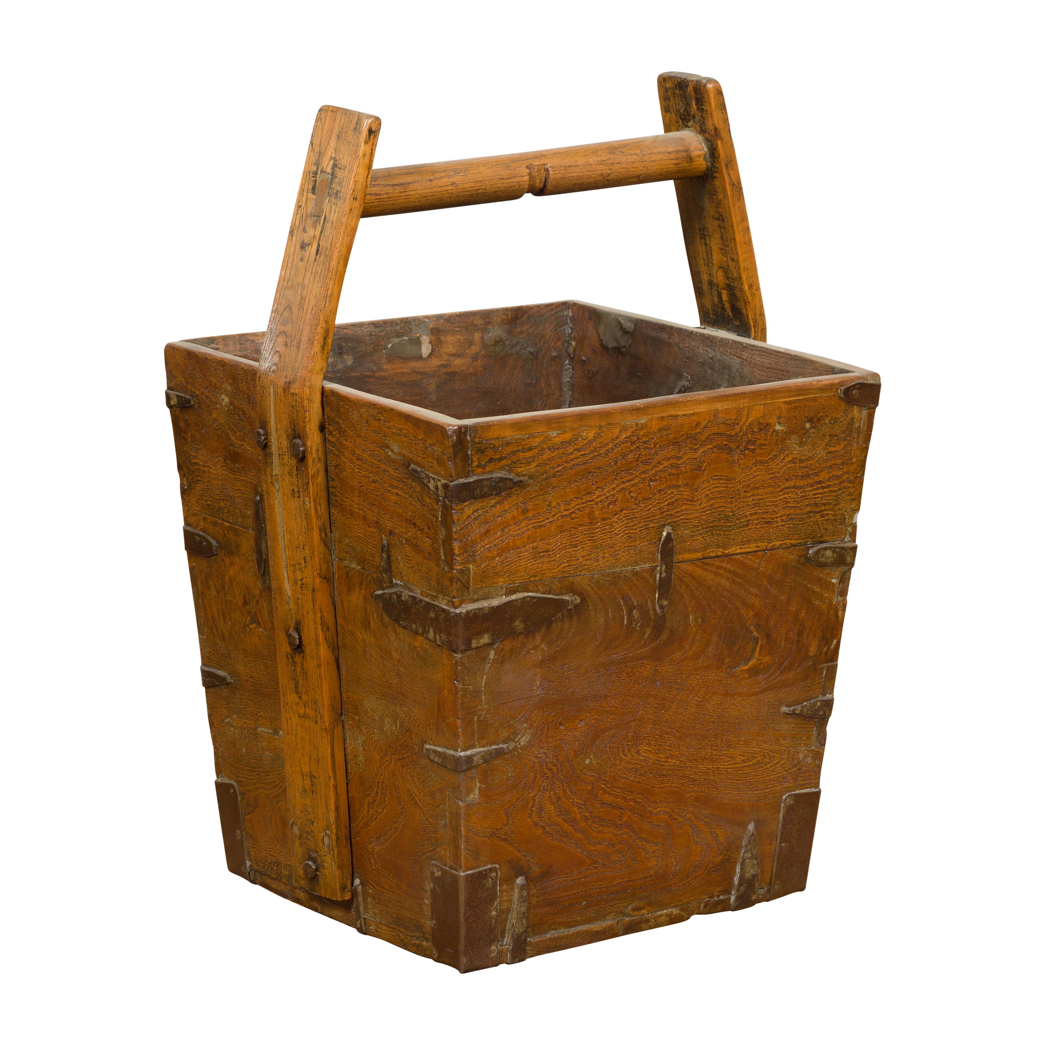 Antique Chinese 19th Century Wood and Metal Grain Basket with Carrying Handle For Sale 2