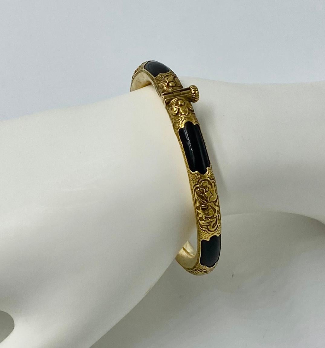Retro Antique Chinese 22 Karat Gold Black Coral Hinged Bangle Bracelet Engraved Flower