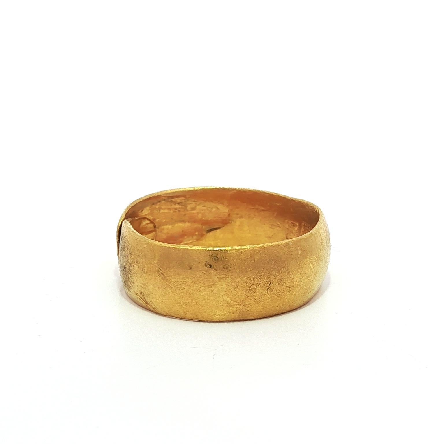 Material: Oro amarillo macizo de 24 quilates
Peso: 12,34 gramos
Tamaño del anillo: 12.0 ( ajustado al dedo, flexible se puede ajustar al tamaño que necesites)
Anchura del anillo: 7,9 mm (0,31