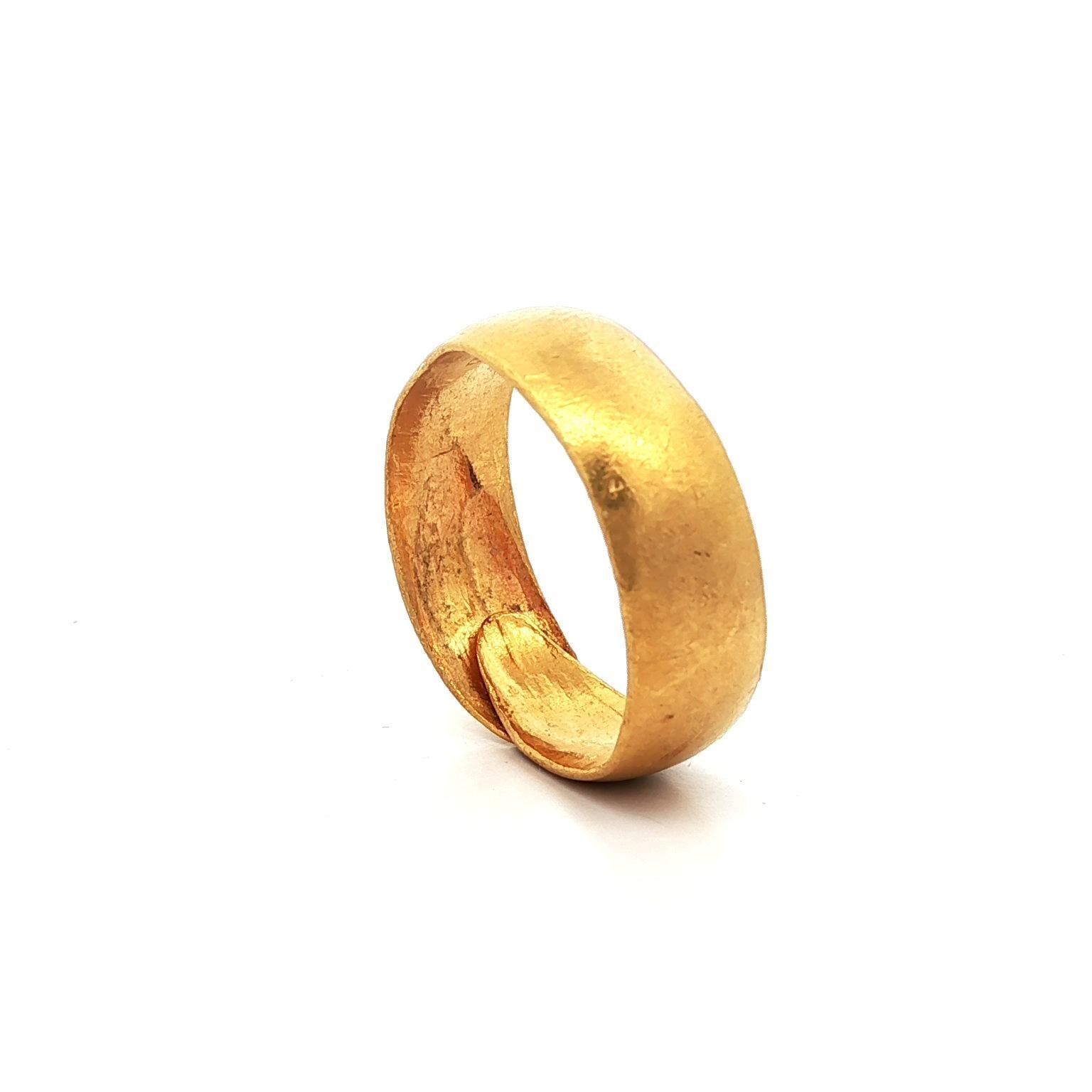 Anillo chino antiguo de oro amarillo de 24 quilates con banda flexible de 7,9 mm de ancho en venta 1