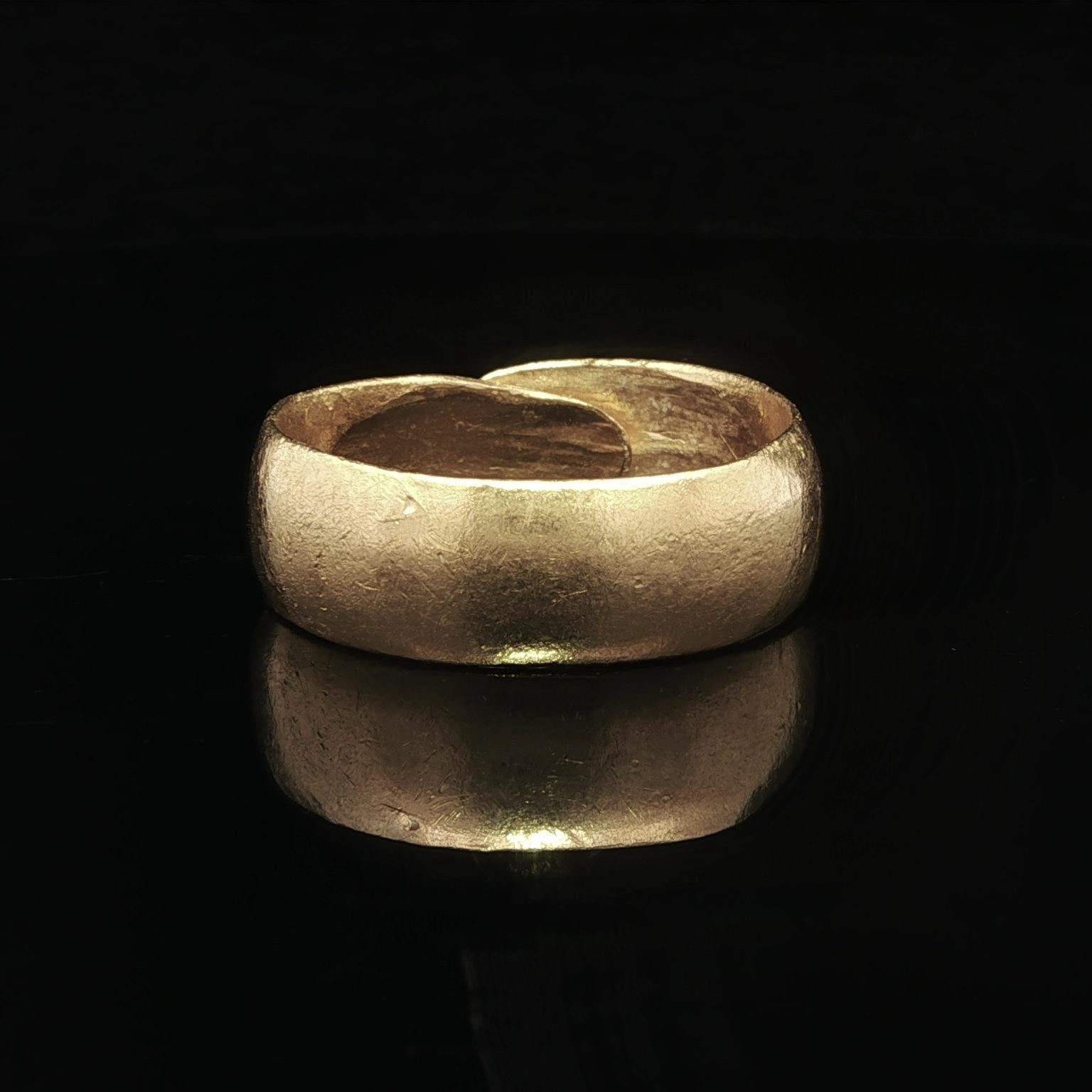 Anillo chino antiguo de oro amarillo de 24 quilates con banda flexible de 7,9 mm de ancho en venta 2