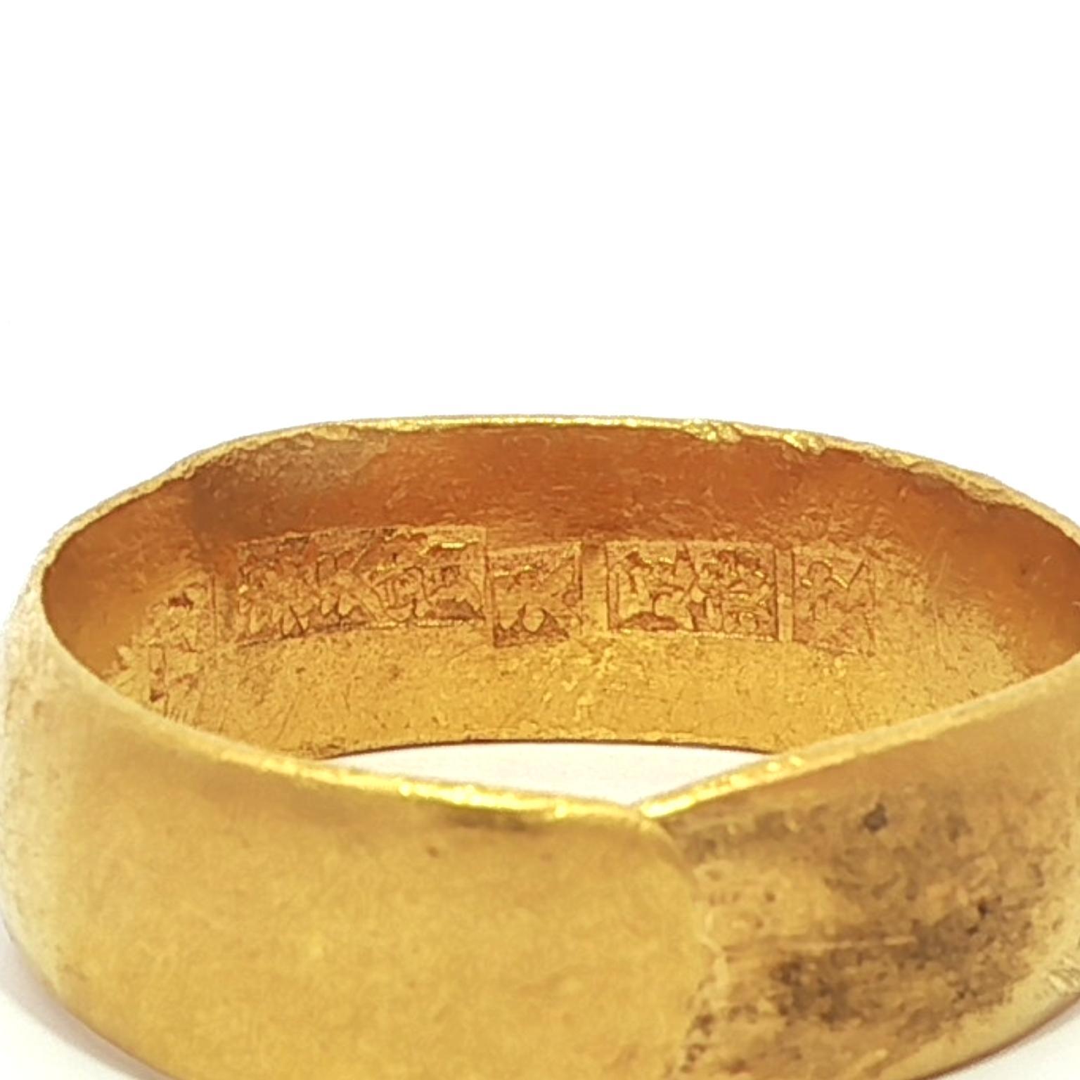 Anillo chino antiguo de oro amarillo de 24 quilates con banda flexible de 7,9 mm de ancho en venta 3