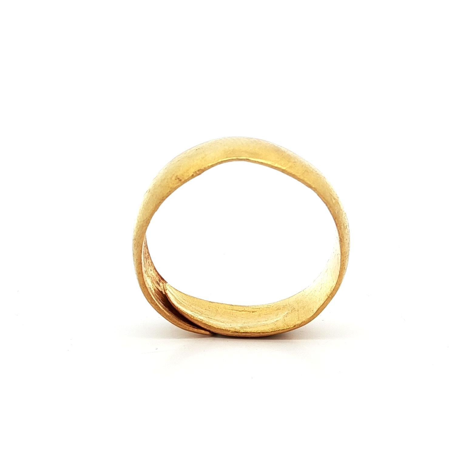 Anillo chino antiguo de oro amarillo de 24 quilates con banda flexible de 7,9 mm de ancho en venta 4