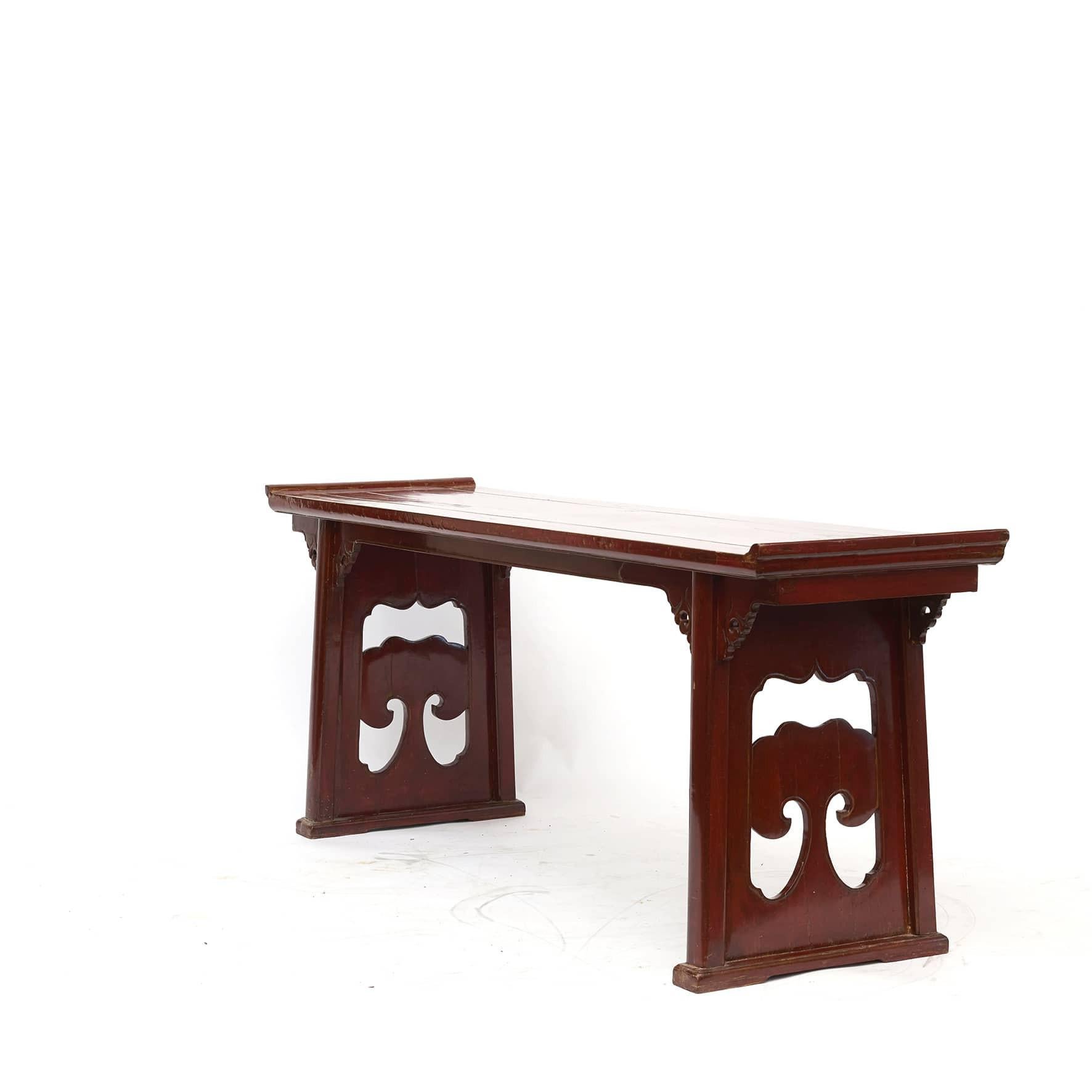 Elegant console side table / altar table with well-preserved original red lacquer.
Freestanding with identical details on the sides.
Originally used in Chinese houses in the welcome room with porcelain vases on.

From Jiangsu Province, China