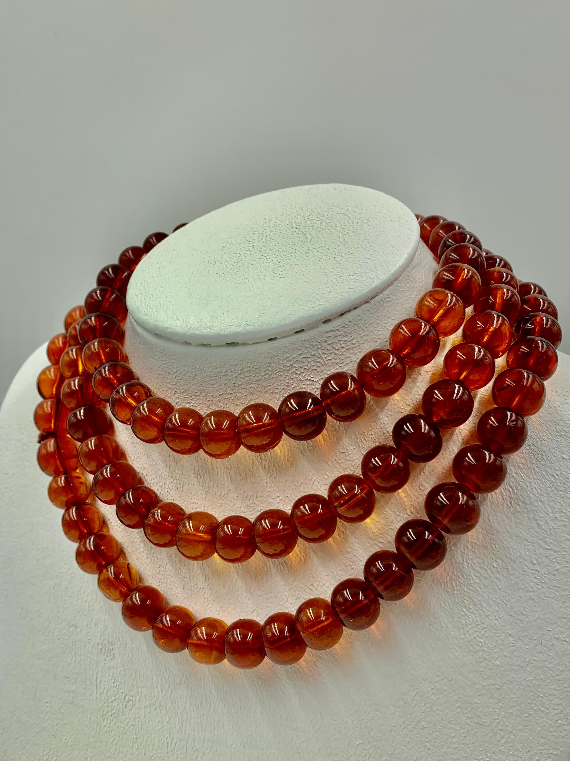 Antique Chinese Amber Court Necklace or Mala, 19th Century In Good Condition In New York, NY
