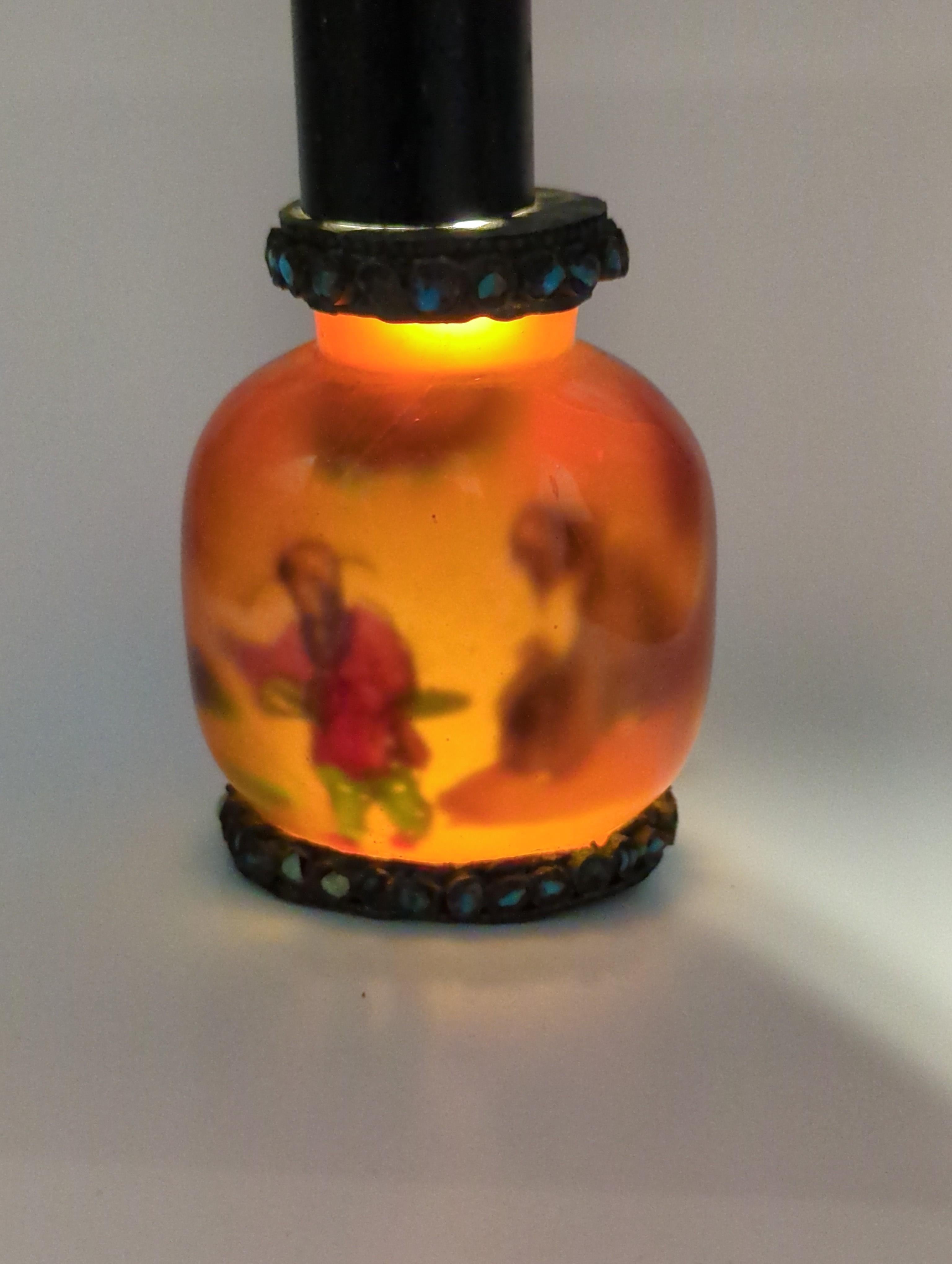 XIXe siècle Bouteille de Tabatière chinoise ancienne en verre ambré à l'intérieur peinte et montée Qing fin 19c en vente
