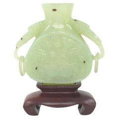 Antico vaso cinese intagliato in giada celadon Mini Vase Archaic Beast Ring Handle Qing 19c