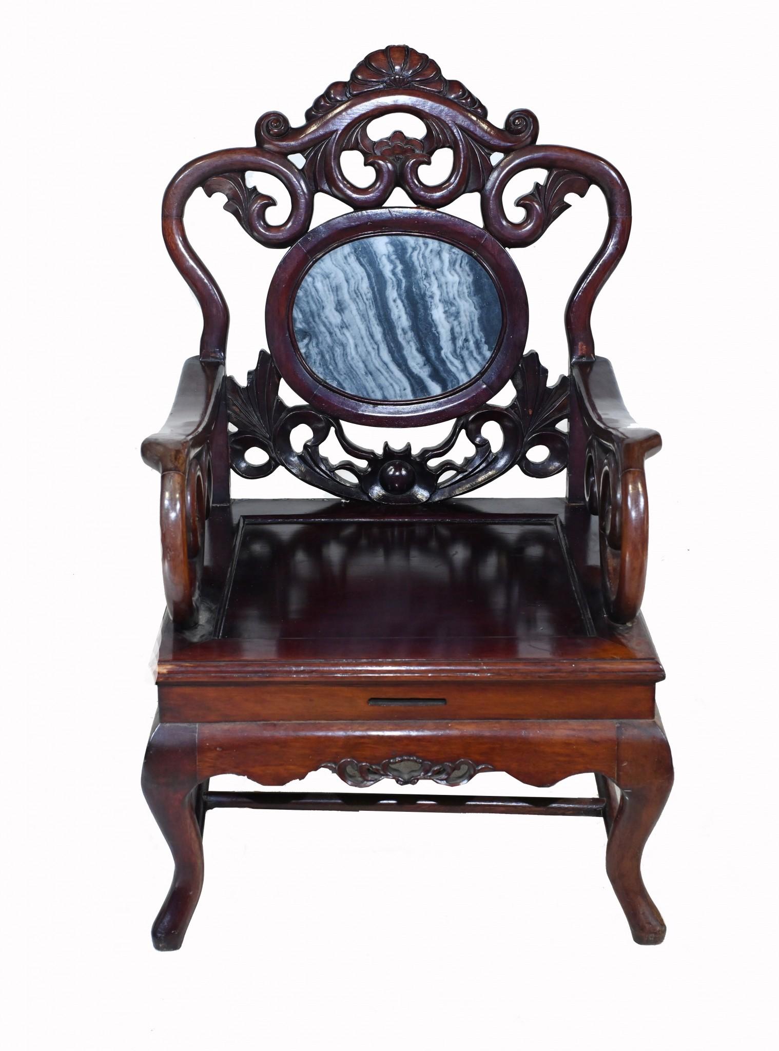 Gorgeous single Chinese arm chair in hard wood
Great interiors piece, perfect for that Asian inspired room mixed in with other pieces
Love the hand carved backrests with almost art nouveau look and a marble plaque
Viewings available by