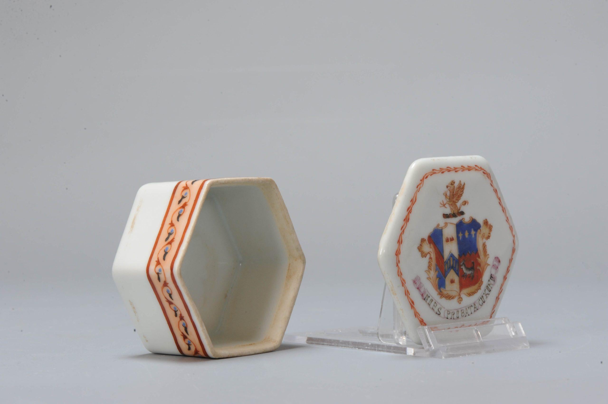 Nicely shaped and sized Armorial box. Family unknown.

Additional information:
Material: Porcelain & Pottery
Type: Tea/Coffee Drinking: Bowls, Cups & Teapots
Region of Origin: China
Emperor: Jiaqing (1796-1820), Qianlong (1735-1796)
Period: 18th