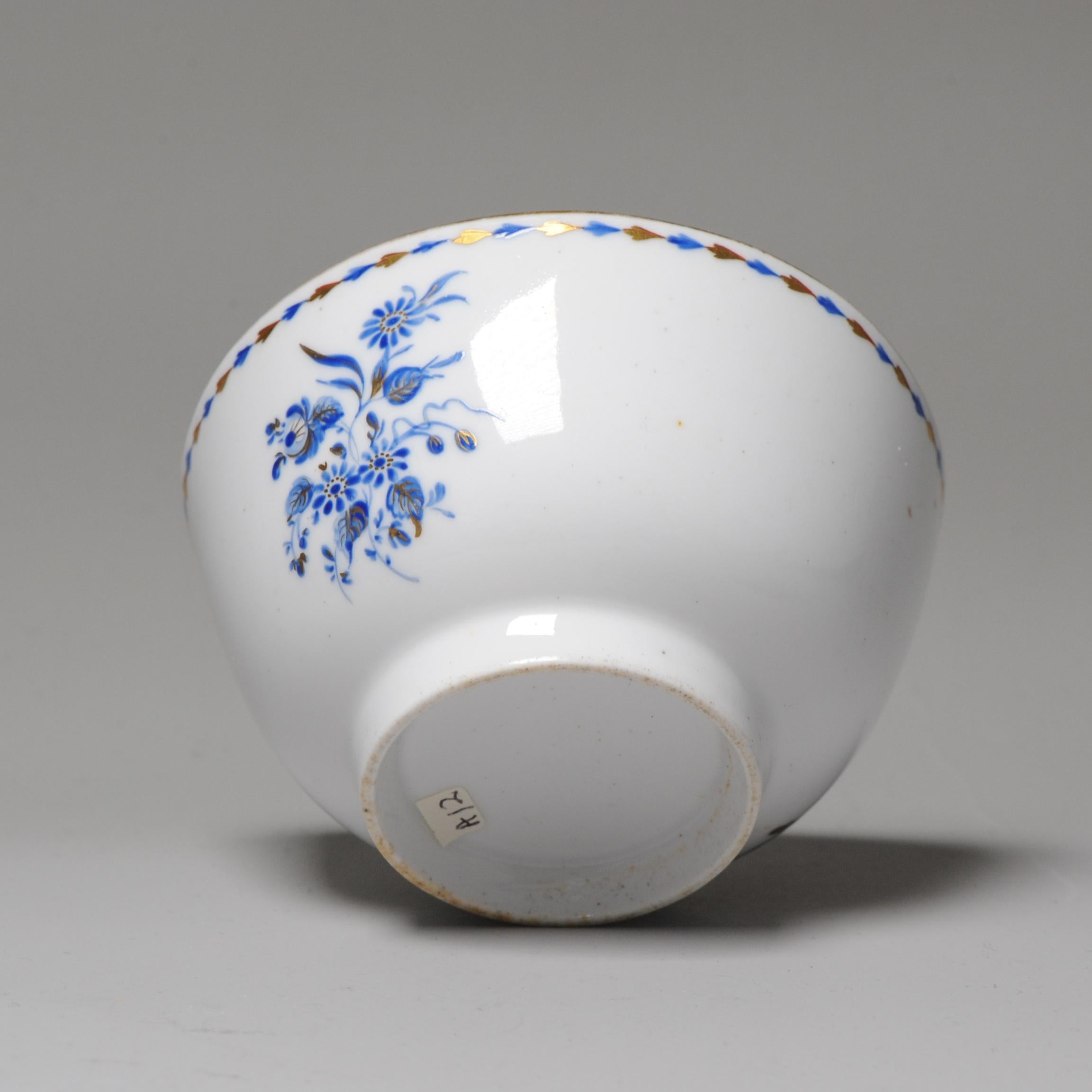 Antique Chinese Armorial Tea Bowl Porcelain China Flowers, ca 1800 In Good Condition In Amsterdam, Noord Holland