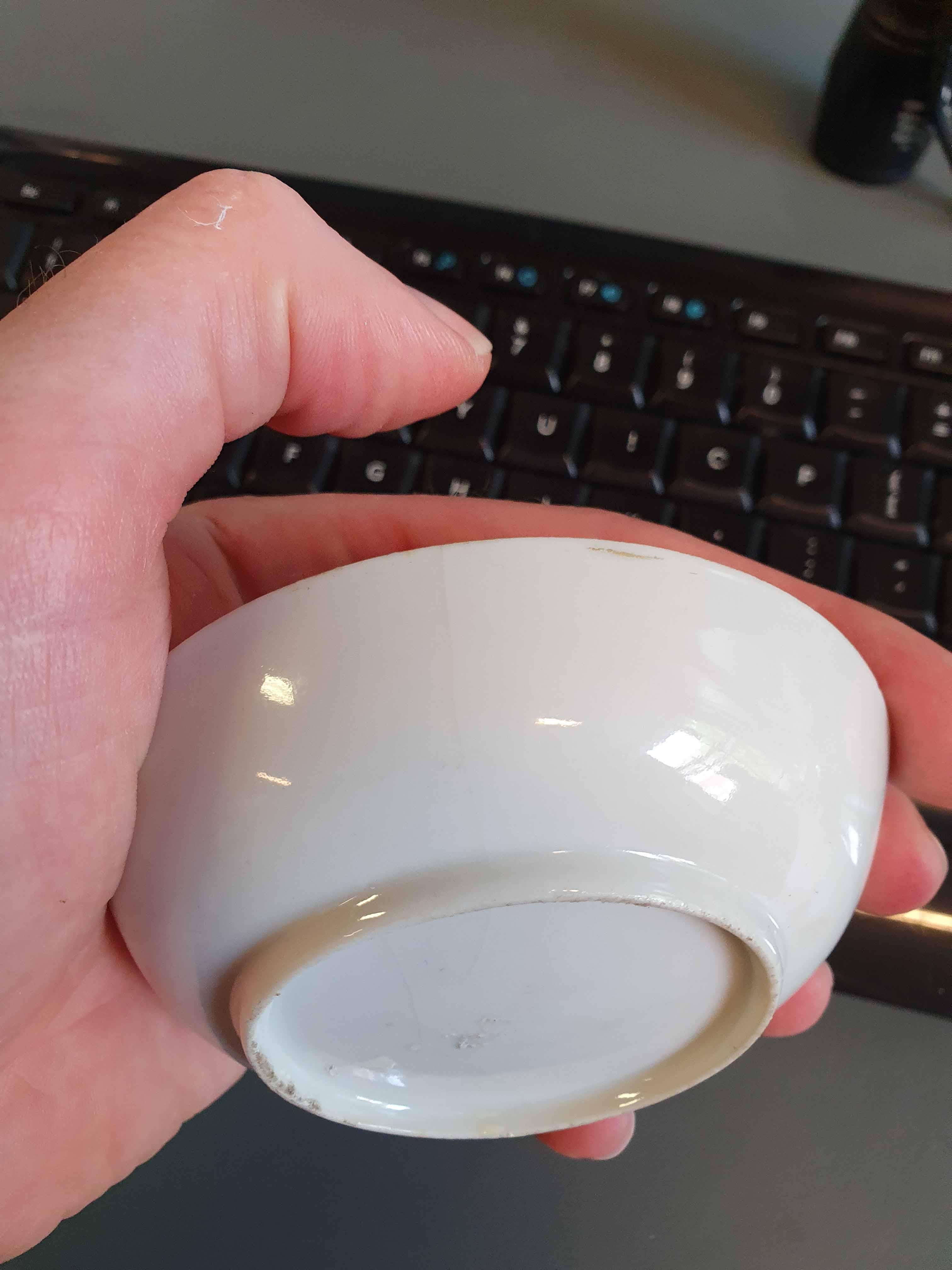 Antique Chinese Armorial Tea Bowl Porcelain Qianlong China ca 1775 In Good Condition For Sale In Amsterdam, Noord Holland