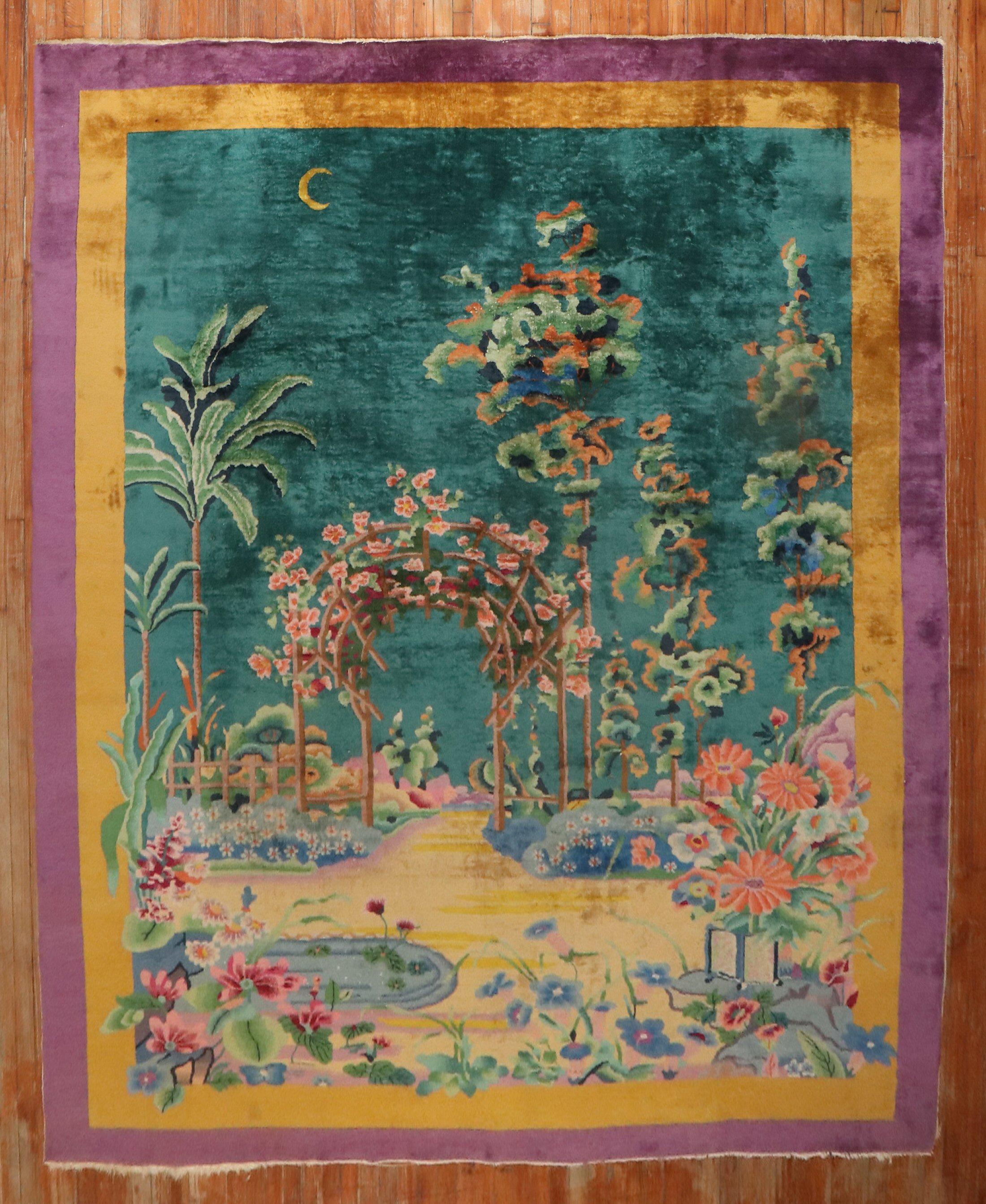 Atemberaubender zimmergroßer chinesischer Art-Déco-Teppich aus dem 20. Jahrhundert mit einem farbenfrohen Blumenmuster in leuchtendem Grün, Korallensenf und lila Akzentfarben

Maße: 9' x 11'9''.