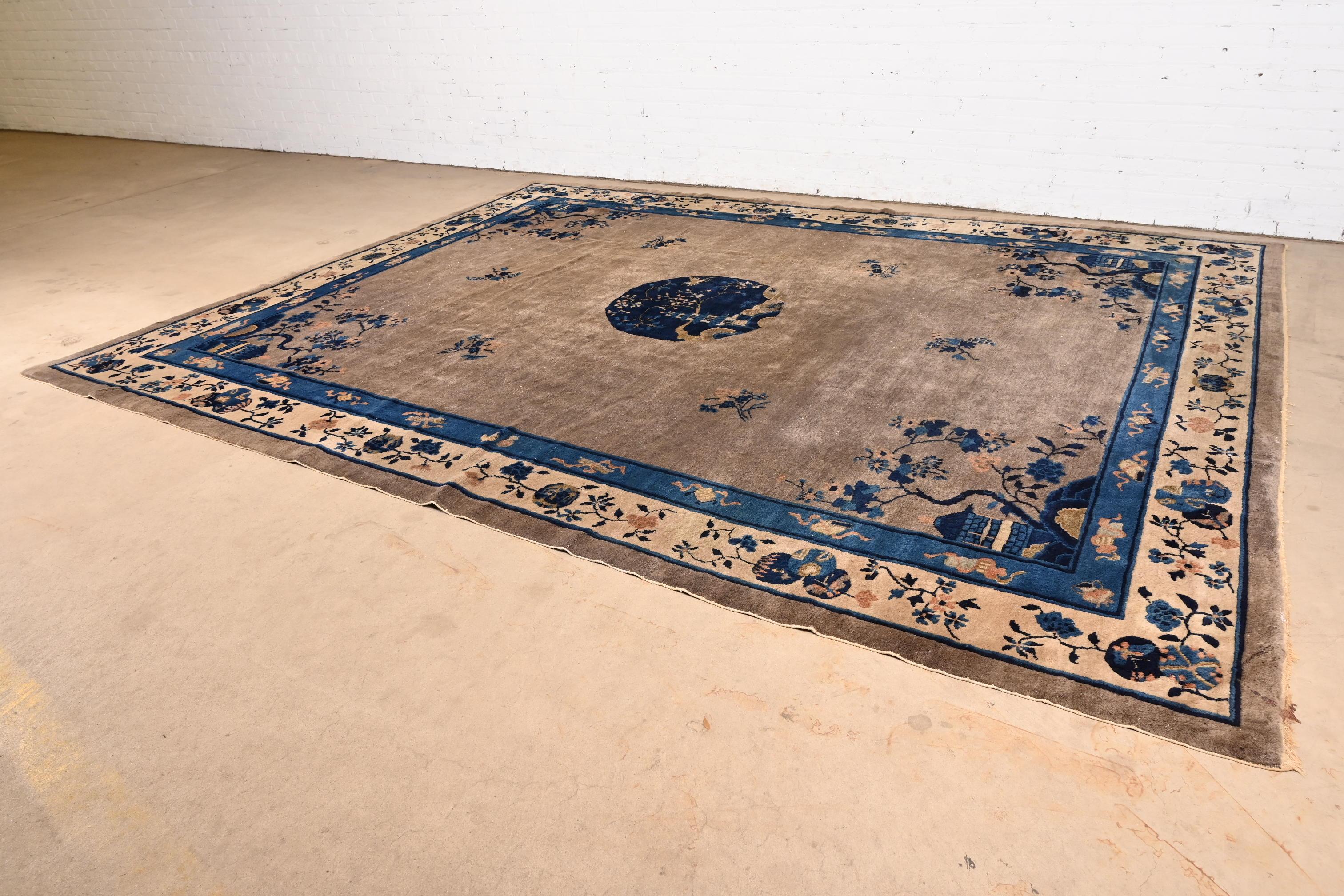 Antique Chinese Art Deco Hand-Knotted Room Size Wool Rug, Circa 1920s For Sale 1