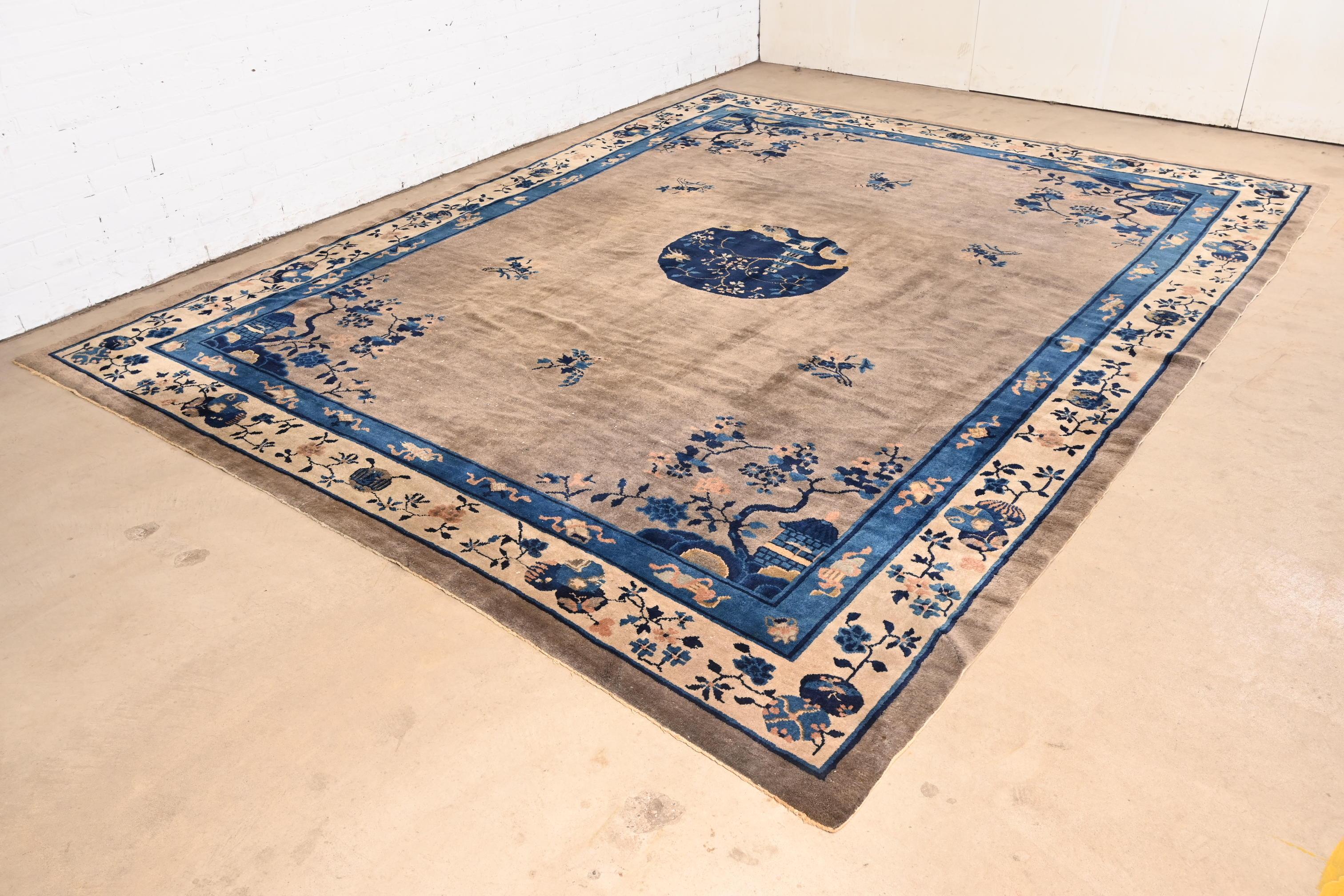 Antique Chinese Art Deco Hand-Knotted Room Size Wool Rug, Circa 1920s For Sale 2