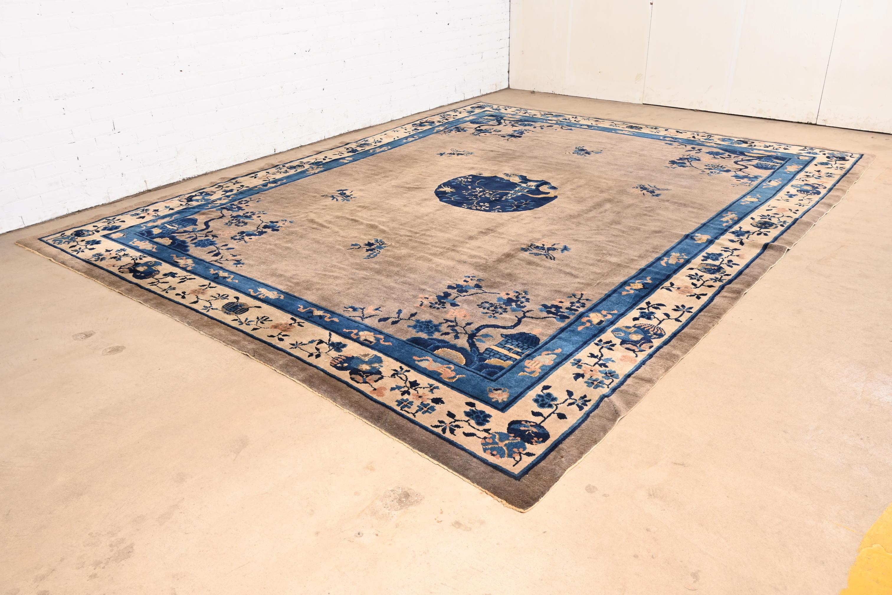 Antique Chinese Art Deco Hand-Knotted Room Size Wool Rug, Circa 1920s For Sale 3