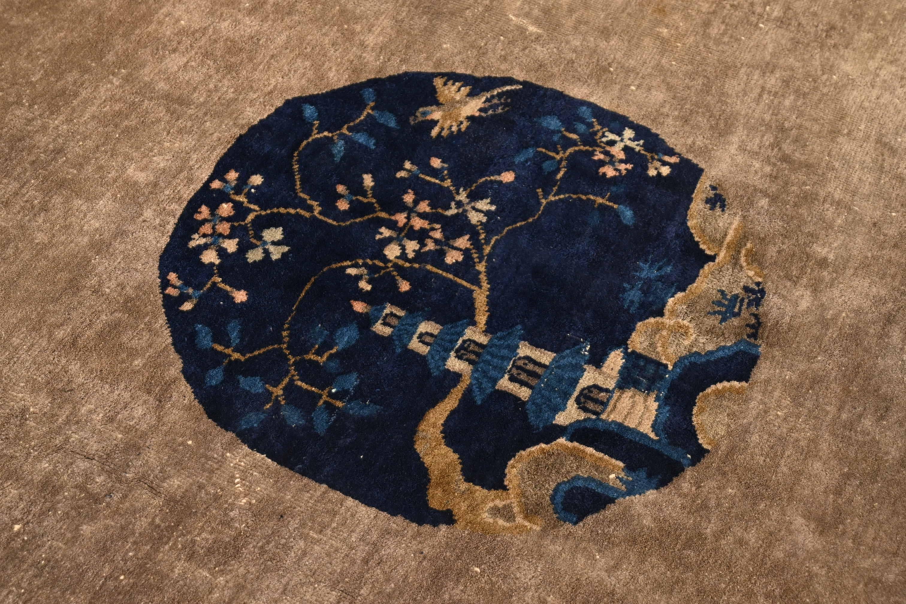 Antique Chinese Art Deco Hand-Knotted Room Size Wool Rug, Circa 1920s For Sale 5