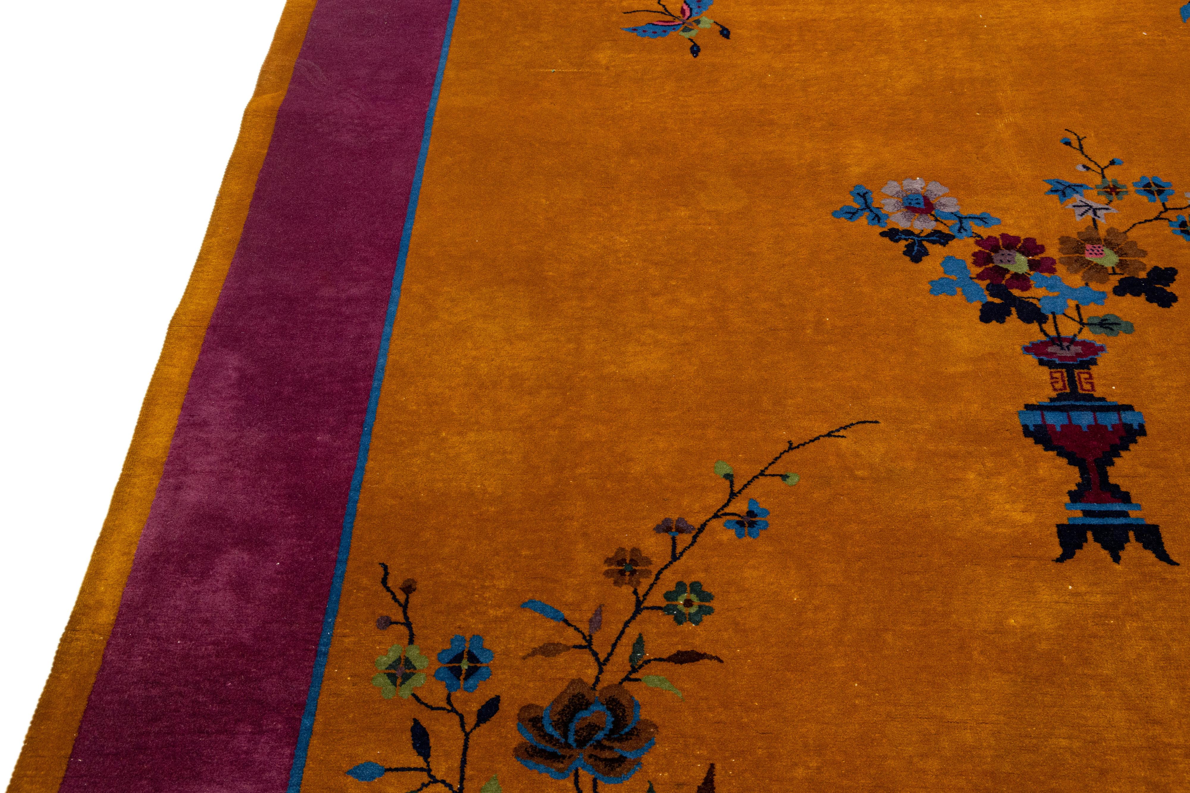 Laine Tapis Art Déco chinois ancien en laine dorée à motifs floraux fait à la main en vente