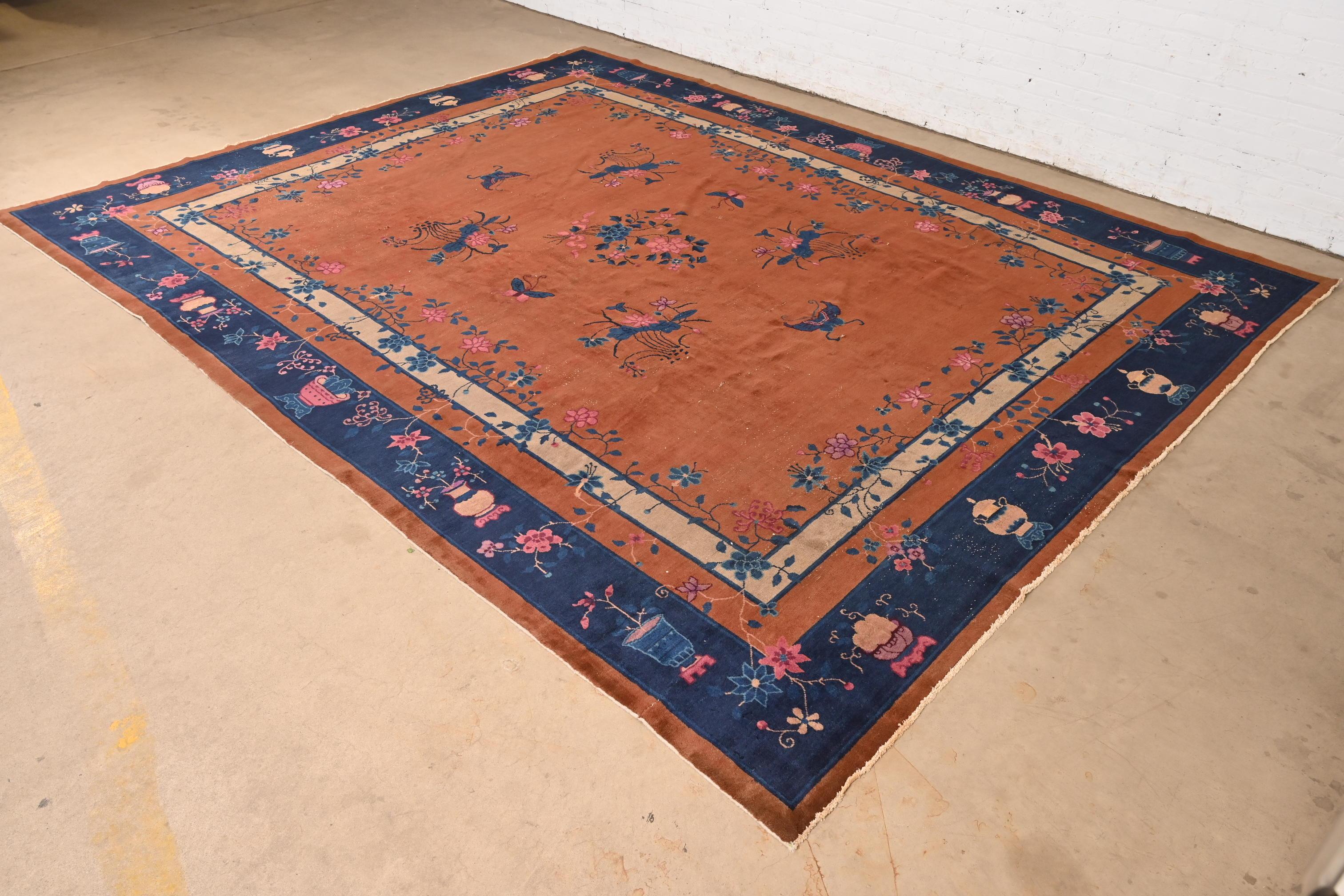 Antiguo Art Deco chino Nichols Alfombra de lana anudada a mano, tamaño de habitación, circa años 20 Art Decó en venta