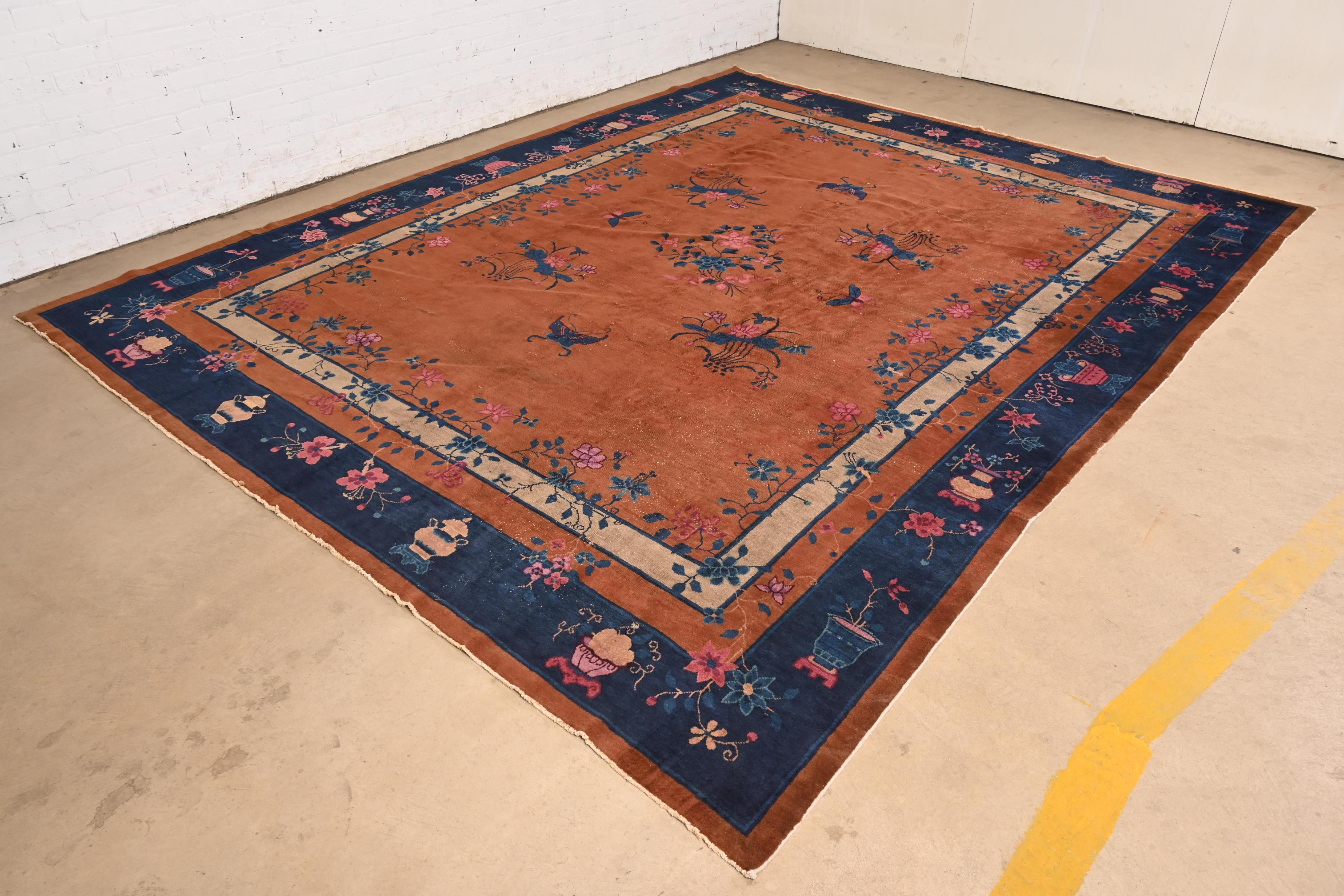 Antiguo Art Deco chino Nichols Alfombra de lana anudada a mano, tamaño de habitación, circa años 20 Chino en venta
