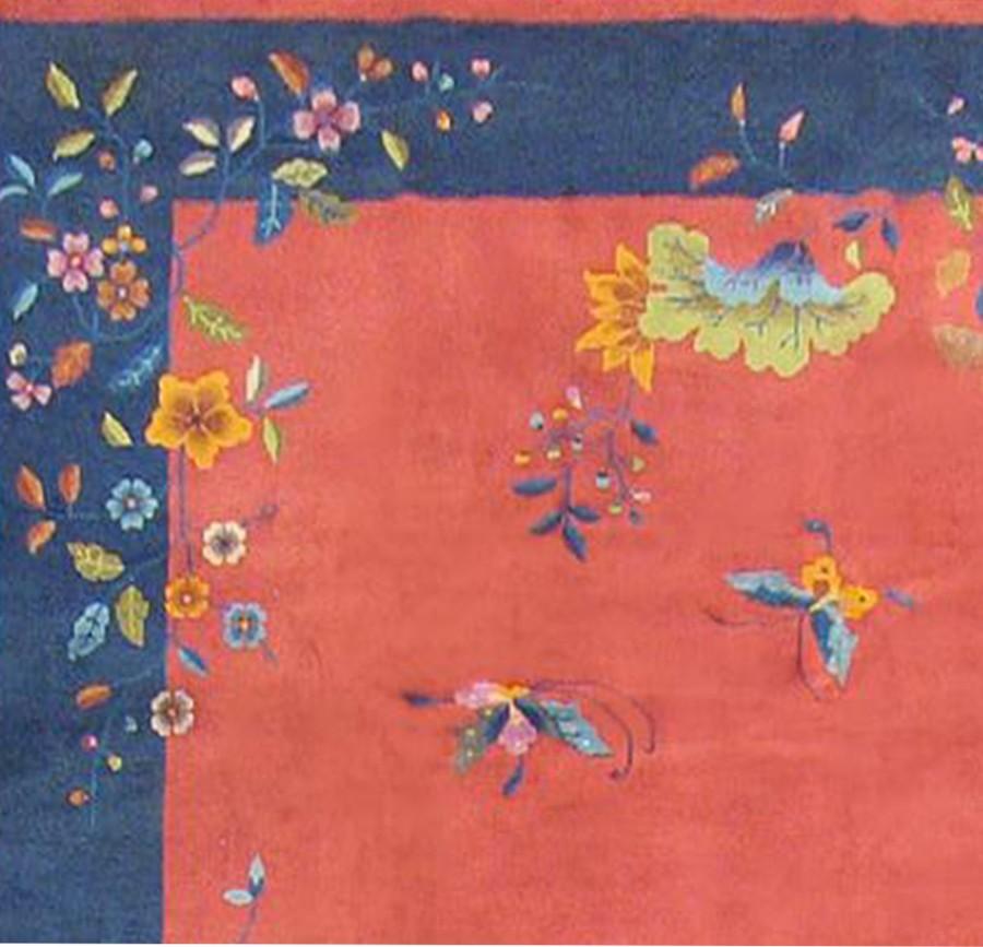 Antique Chinese Art deco Oriental Rug, in Room size W Chinese Motifs and Flowers In Good Condition For Sale In New York, NY