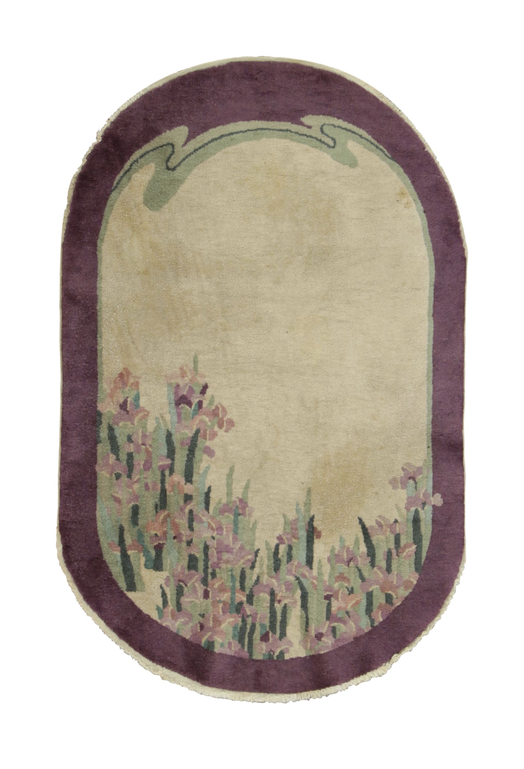 Antico tappeto ovale cinese Art Deco con iris nascenti e bordo lilla in vendita