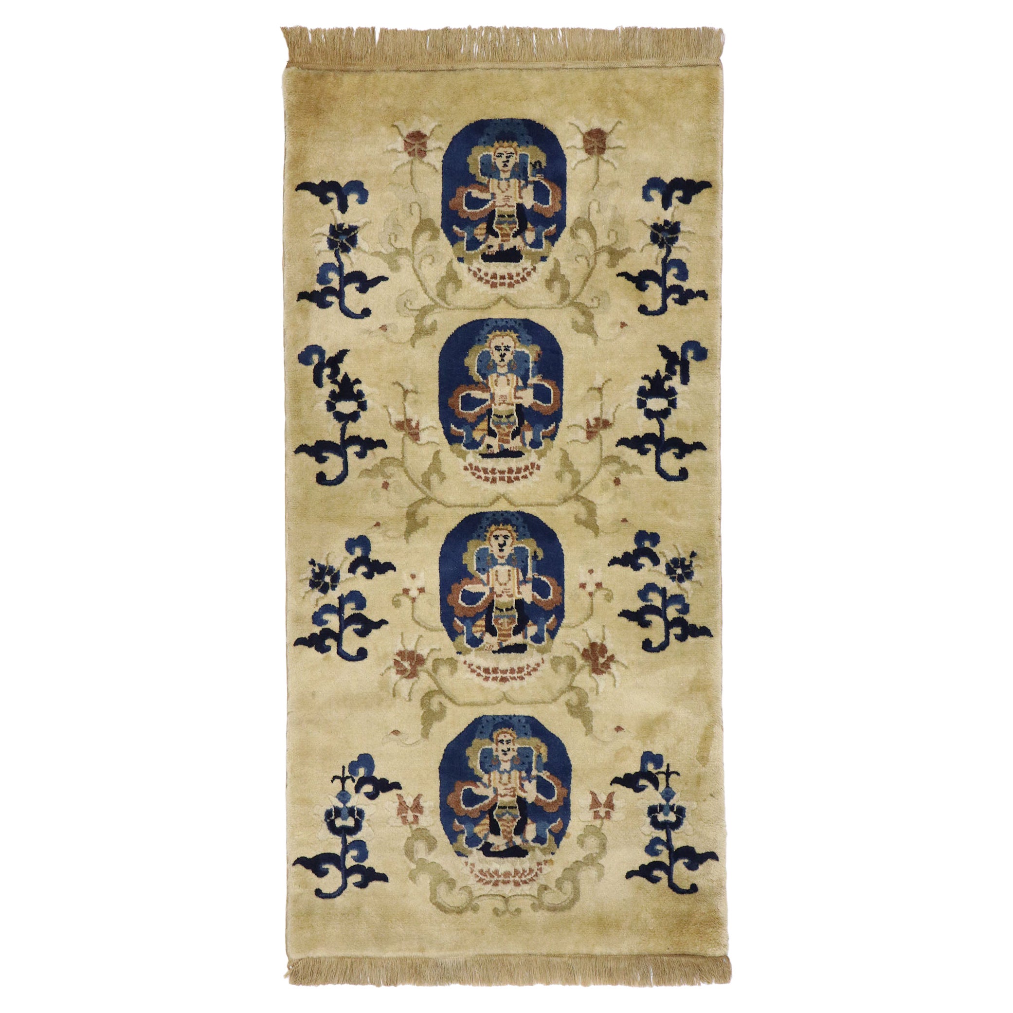 Ancien tapis pictural chinois Art Déco avec statues de Bouddha en vente