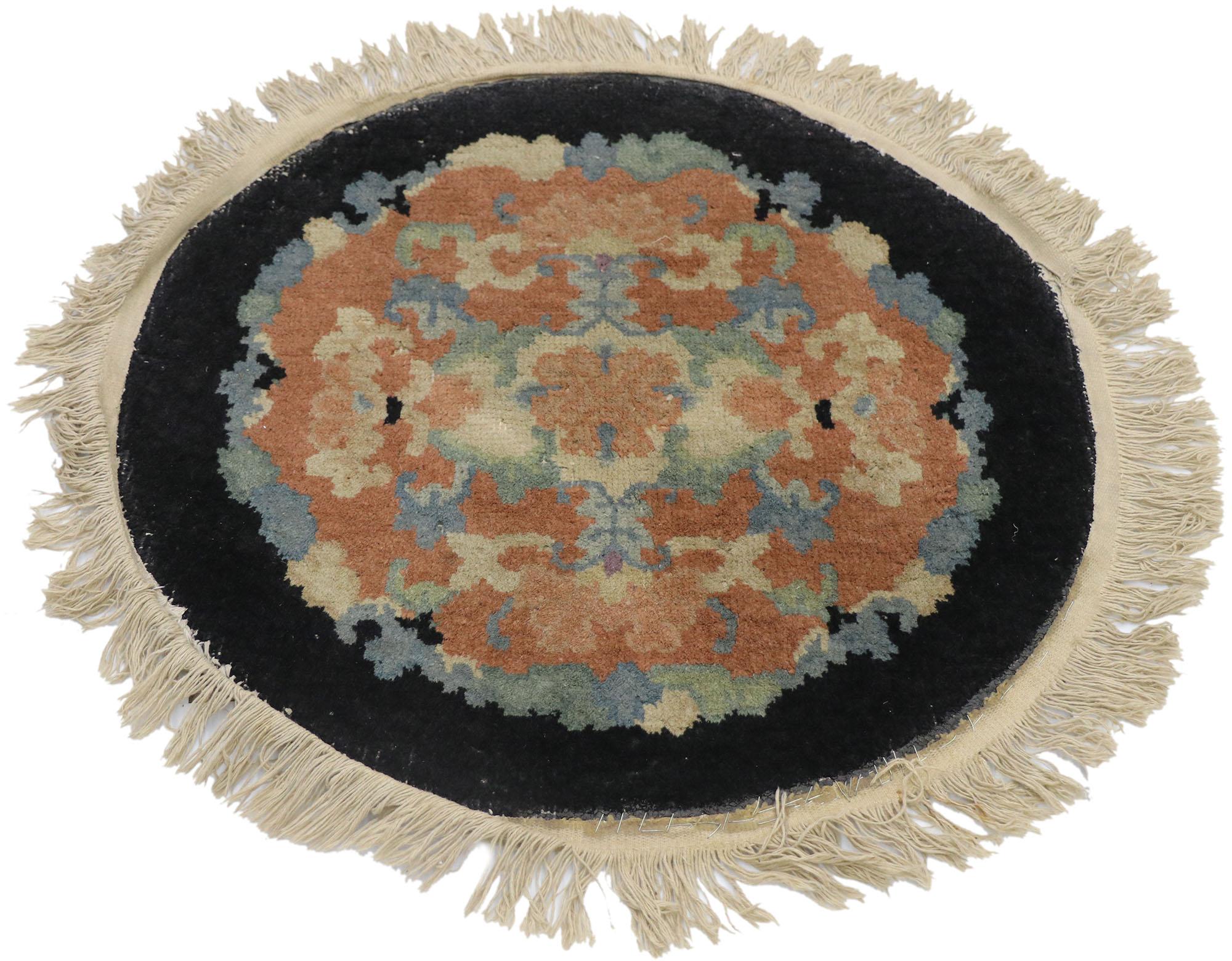 Hand-Knotted Antique Chinese Art Deco Round Rug with European Influenced Chinoiserie Style For Sale