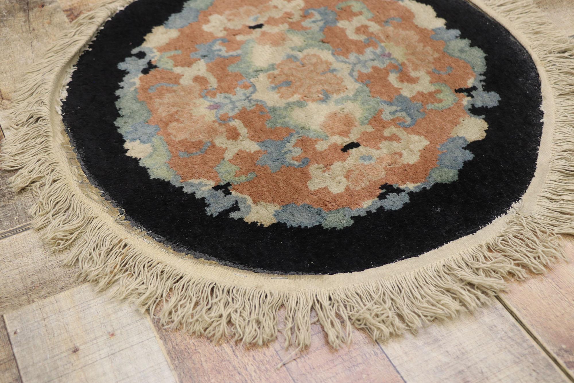 Wool Antique Chinese Art Deco Round Rug with European Influenced Chinoiserie Style For Sale