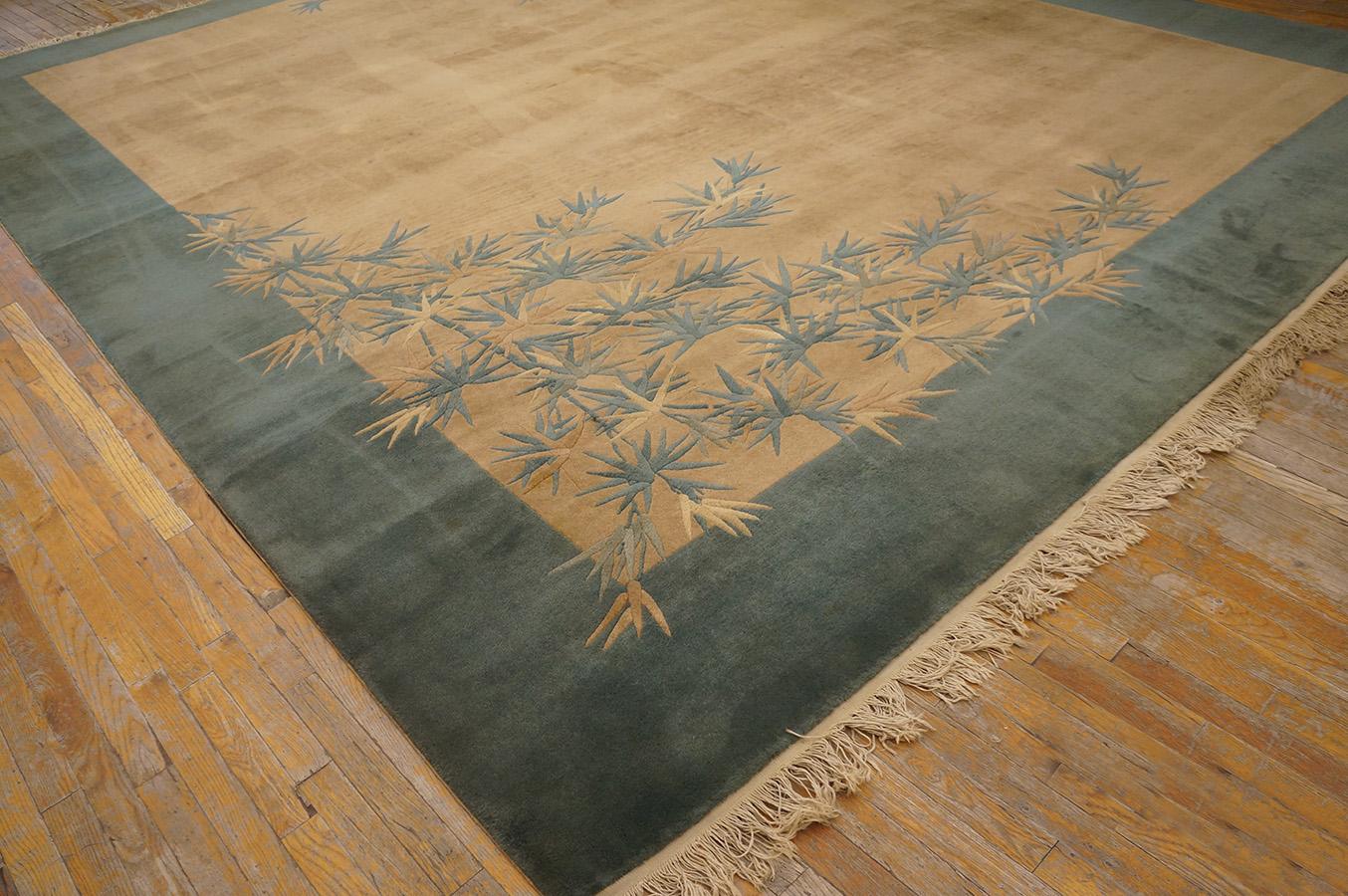 1920s Chinese Art Deco Carpet ( 11' 10'' x 14' 8'' - 360 x 447 cm ) In Good Condition For Sale In New York, NY