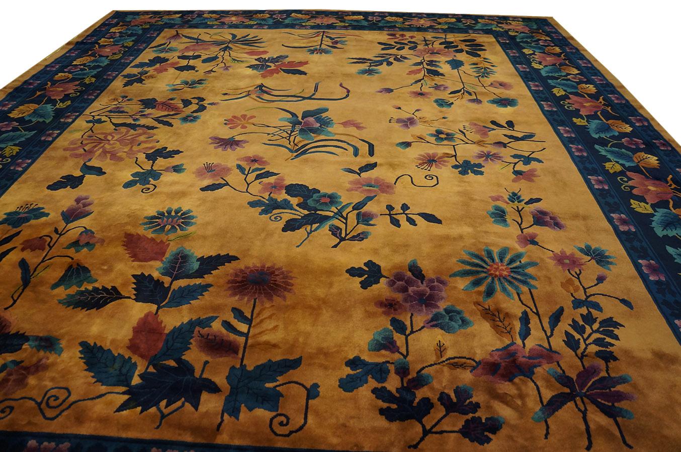 1920s Chinese Art Deco Carpet (  11' 10'' x 14' 7'' - 360 x 444 cm ) In Good Condition For Sale In New York, NY