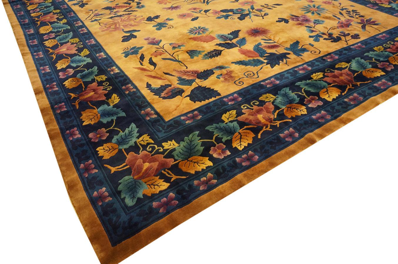 Early 20th Century 1920s Chinese Art Deco Carpet (  11' 10'' x 14' 7'' - 360 x 444 cm ) For Sale