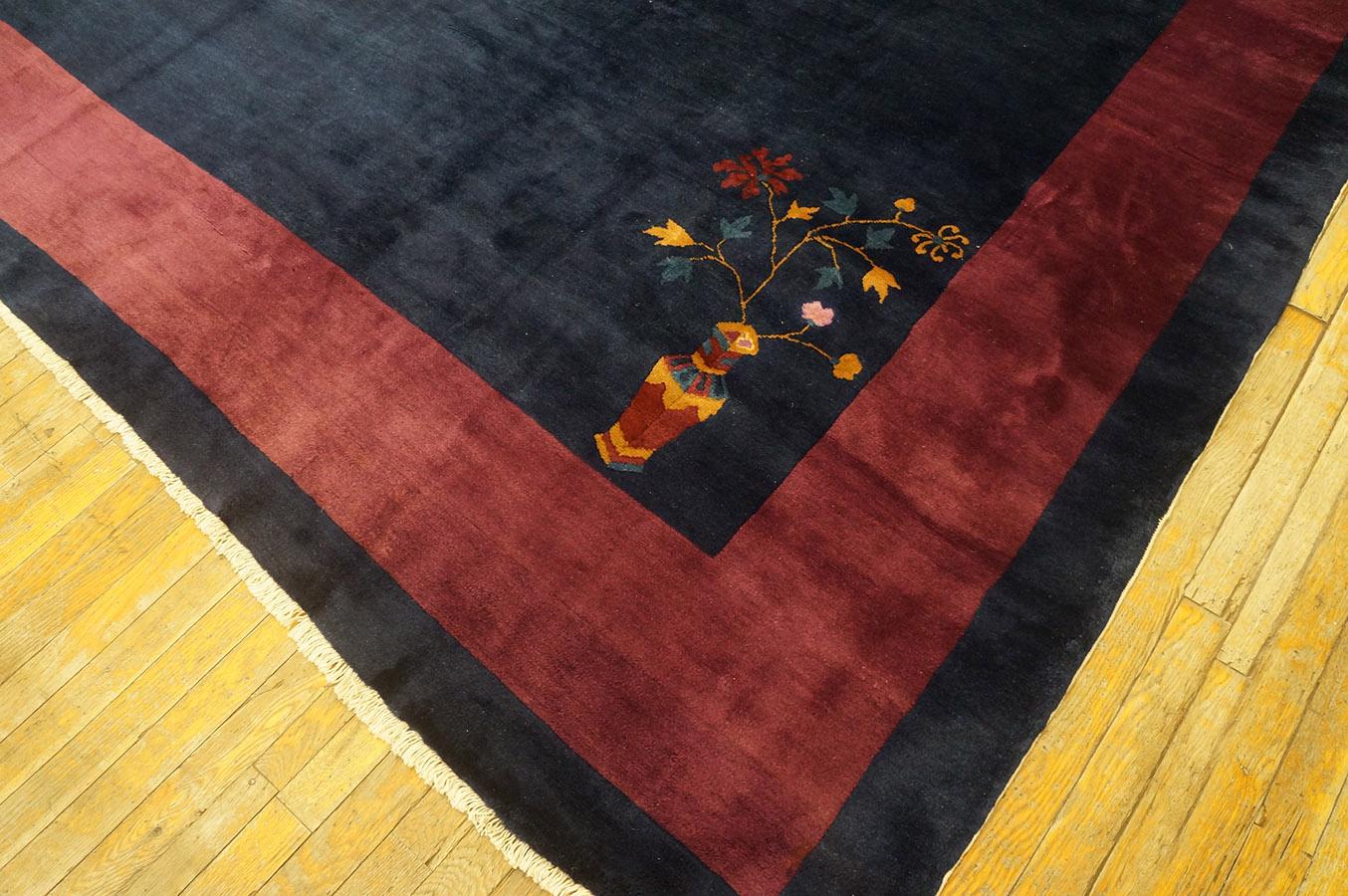 1920s Chinese Art Deco Carpet ( 11' 2''x 14' 2'' - 340 x 432 cm ) In Good Condition For Sale In New York, NY