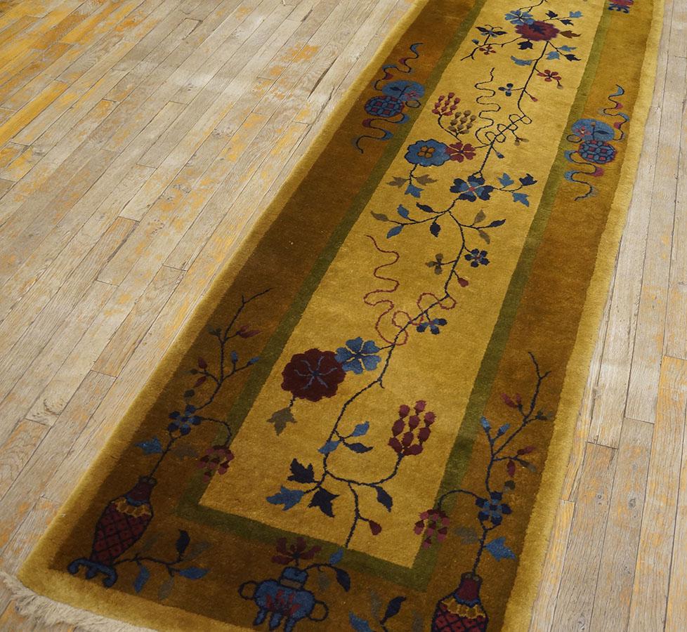 1920s Chinese Art Deco Carpet ( 2' 6'' x 19' 3'' - 76 x 586 cm ) In Good Condition For Sale In New York, NY