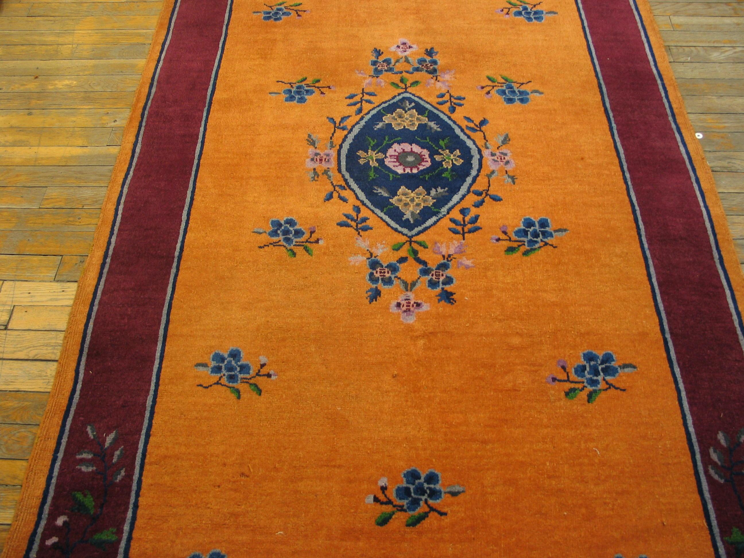 1920s Chinese Art Deco Carpet ( 4 x 10' - 122 x 305 ) In Good Condition For Sale In New York, NY