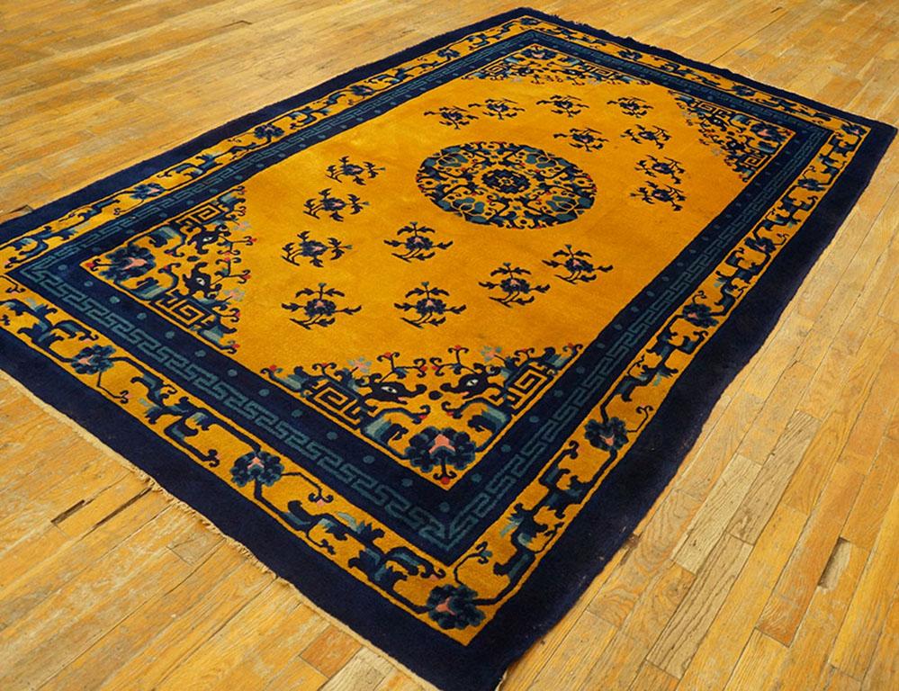 Early 20th Century Chinese Peking Carpet ( 5' x 8' - 152 x 244 ) In Good Condition For Sale In New York, NY
