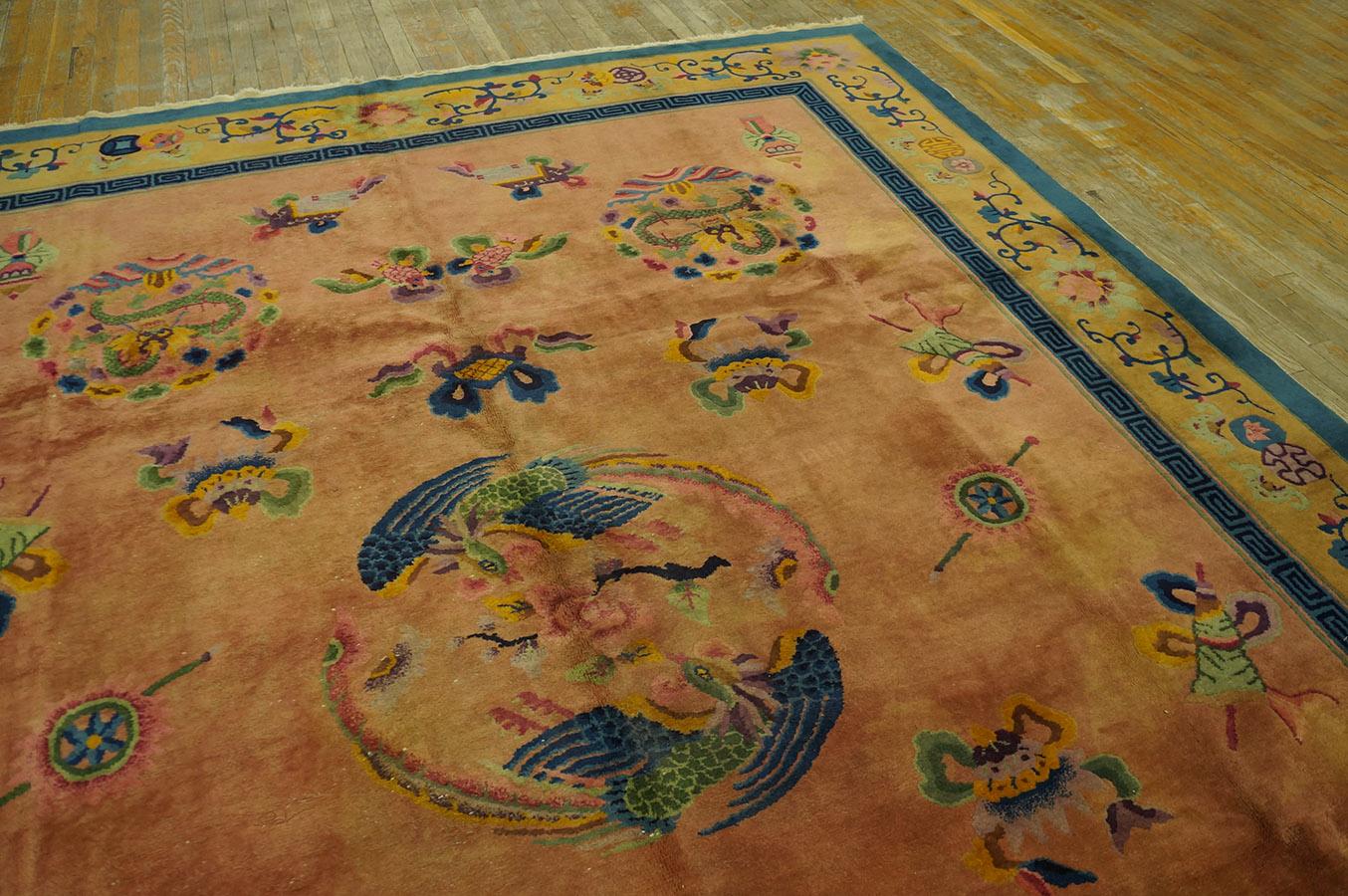 Chinesischer Art-déco-Teppich aus den 1920er Jahren ( 8''10'''' x 11''5''''- 270 x 348 ) im Zustand „Gut“ im Angebot in New York, NY