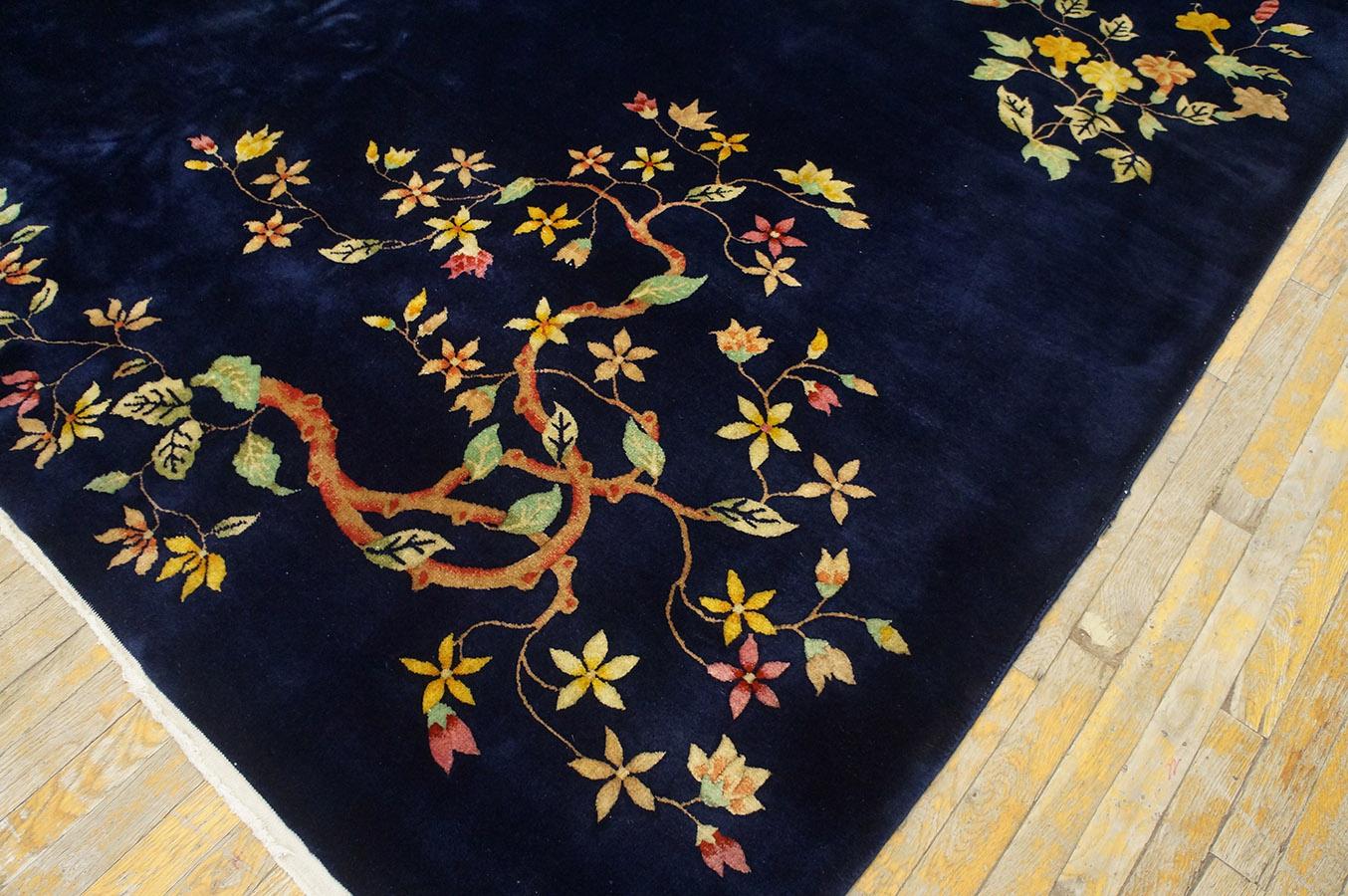 1920s Chinese Art Deco Carpet ( 8' 10'' x 11' 7'' - 270 x 353 cm ) In Good Condition For Sale In New York, NY