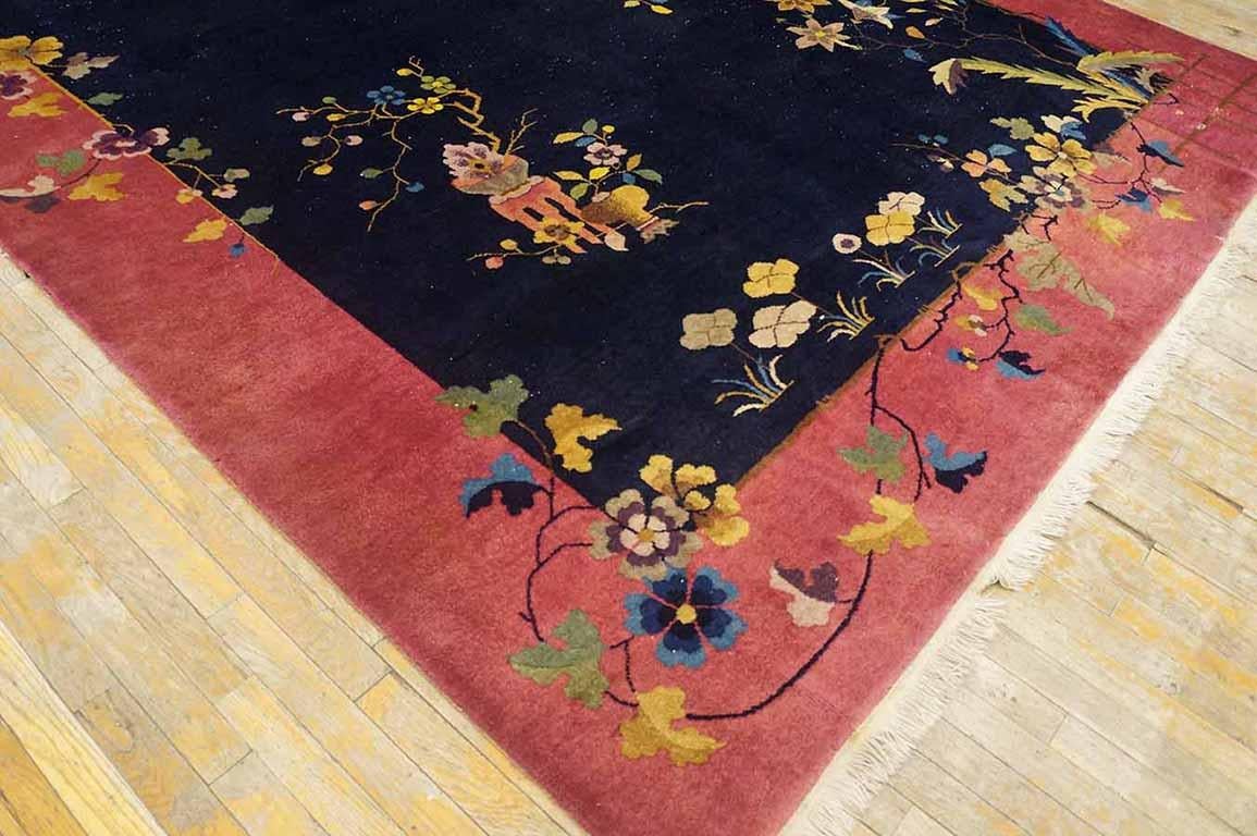 Chinesischer Art-Déco-Teppich aus den 1920er Jahren ( 8'10 Zoll x 11'9 Zoll - 269 x 358 cm) (Frühes 20. Jahrhundert) im Angebot
