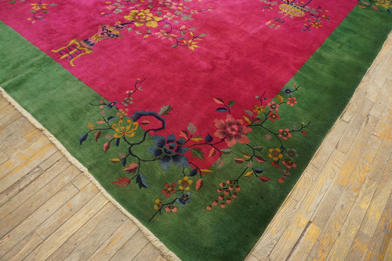 1920s Chinese Art Deco Carpet ( 9' x 11' 6'' - 275 x 350 cm ) In Good Condition For Sale In New York, NY
