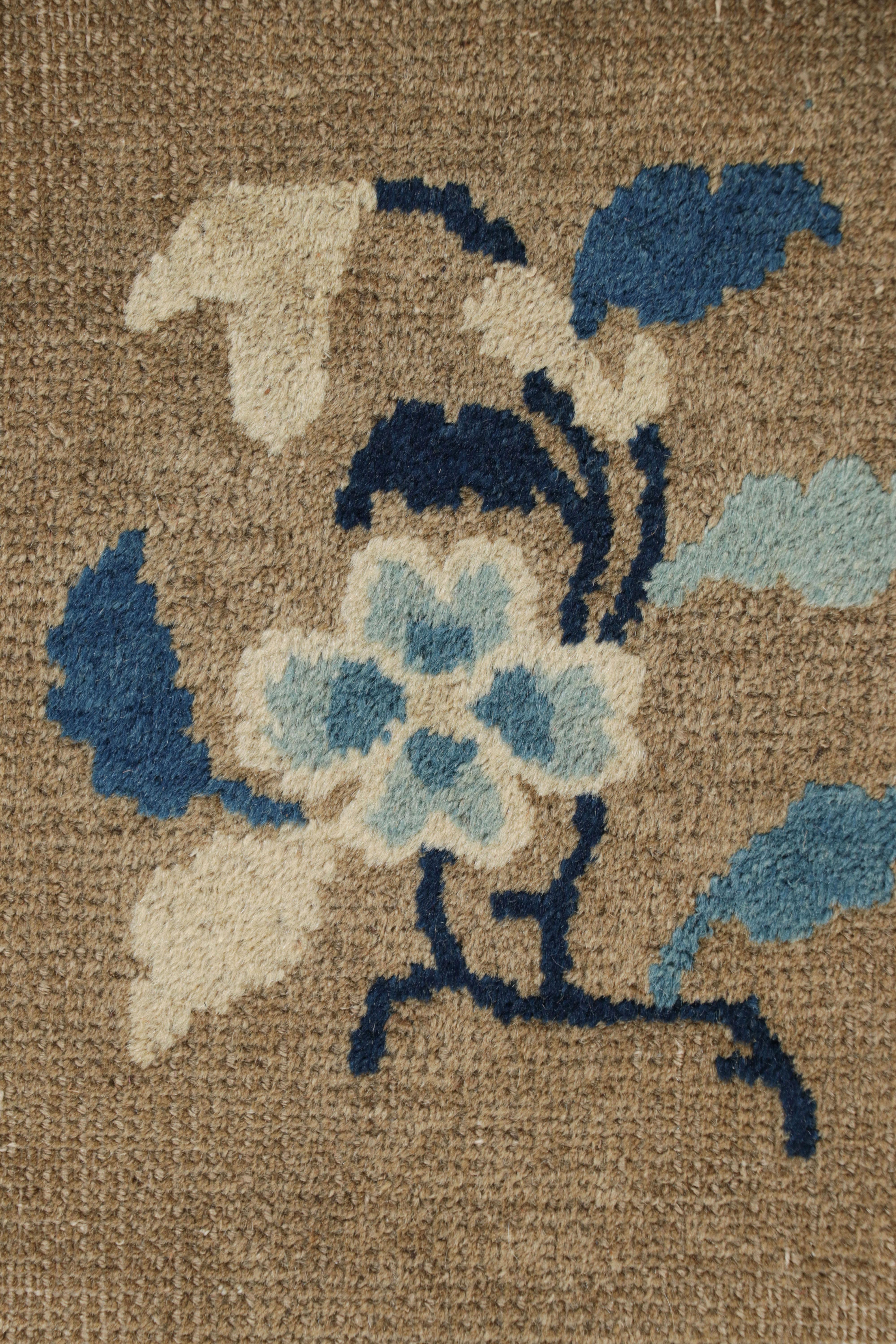 Inizio XX secolo Tappeto antico cinese Art Deco, beige e blu con motivi floreali - Rug & Kilim in vendita