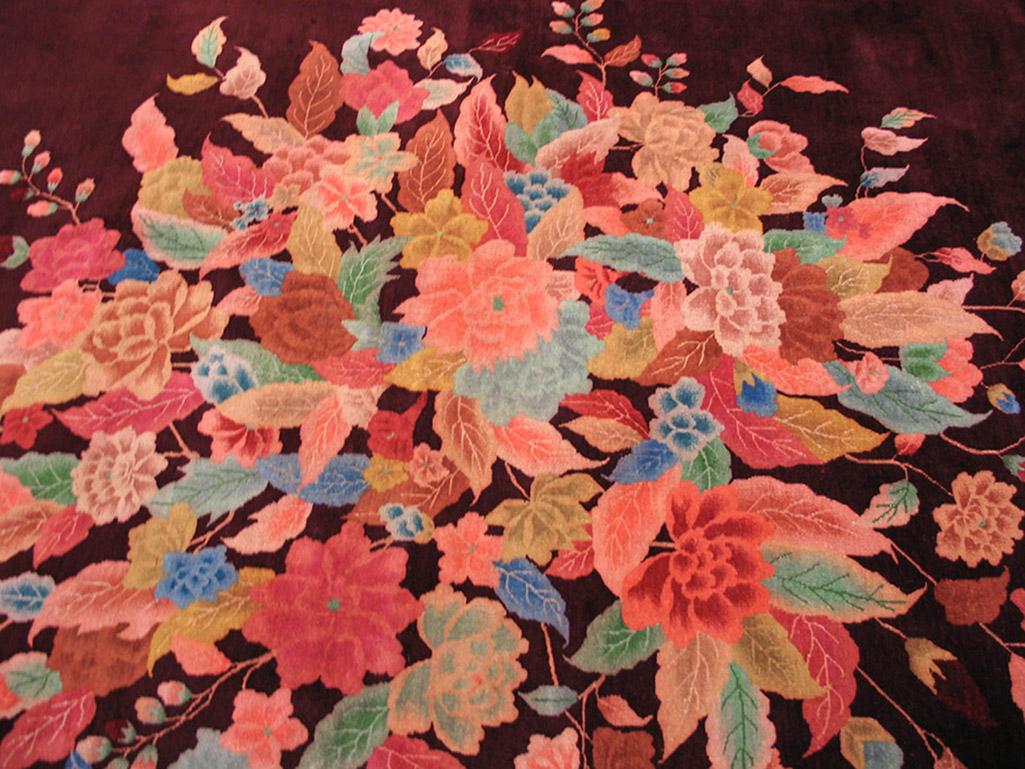 Tapis chinois Art Déco des années 1920 par Nichols Workshop
Avec fond bourgogne
( 9' x 12' - 275 x 365 )