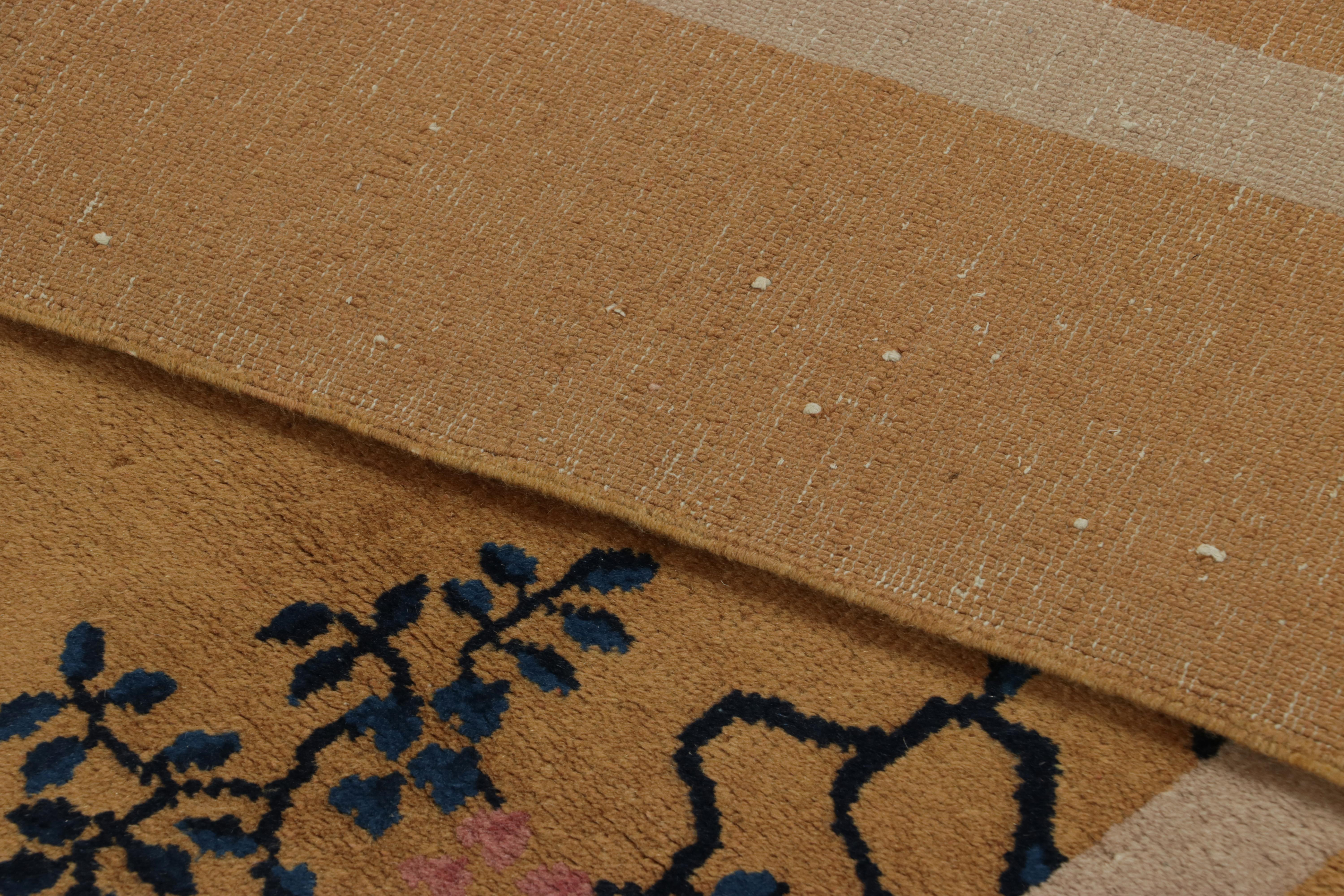 Lana Tappeto antico cinese Art Deco, marrone dorato con eleganti fiori - Rug & Kilim in vendita