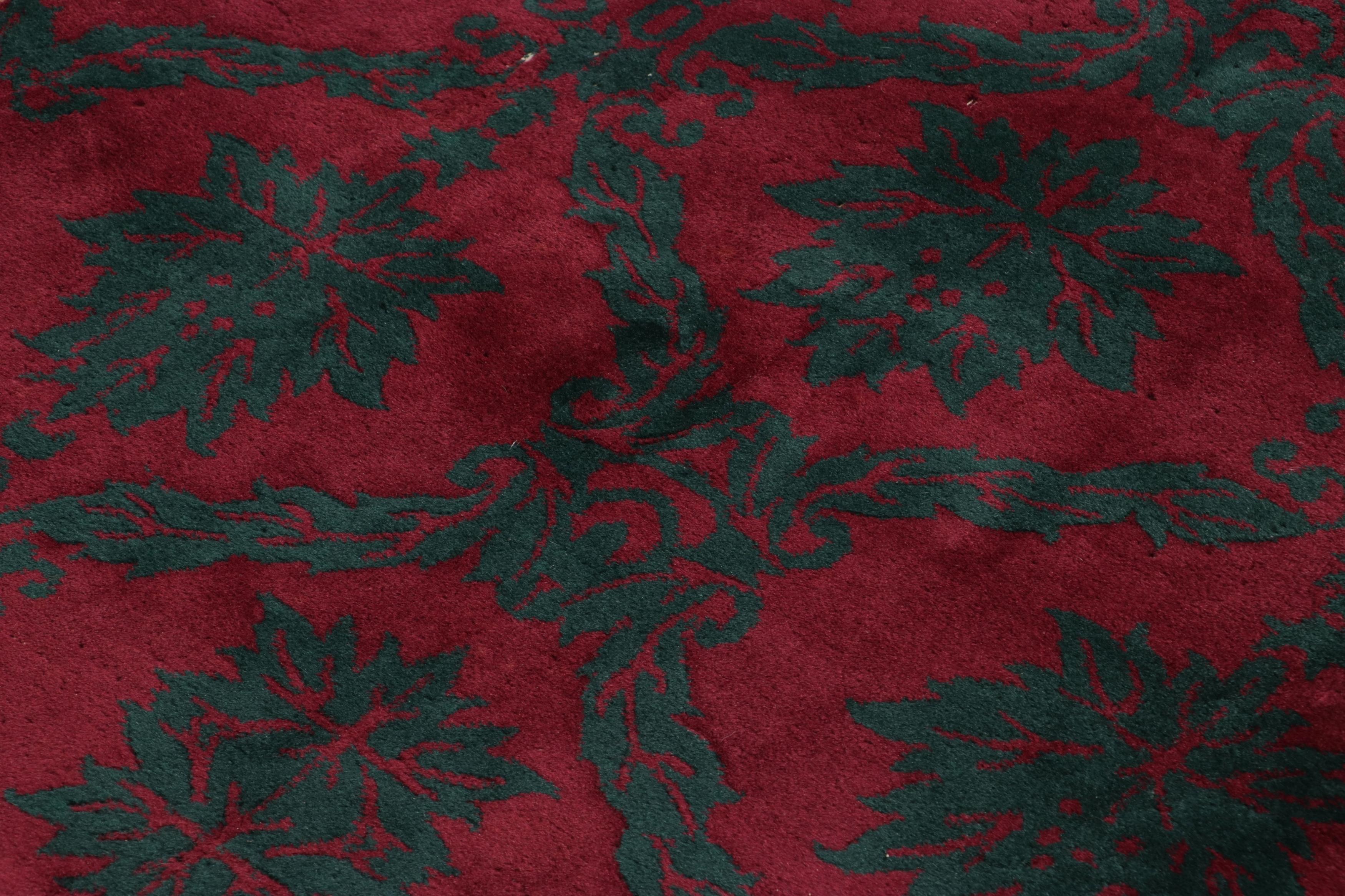 Noué à la main Ancien tapis chinois Art déco en Bourgogne avec fleurs et pictogrammes - Rug & Kilim en vente