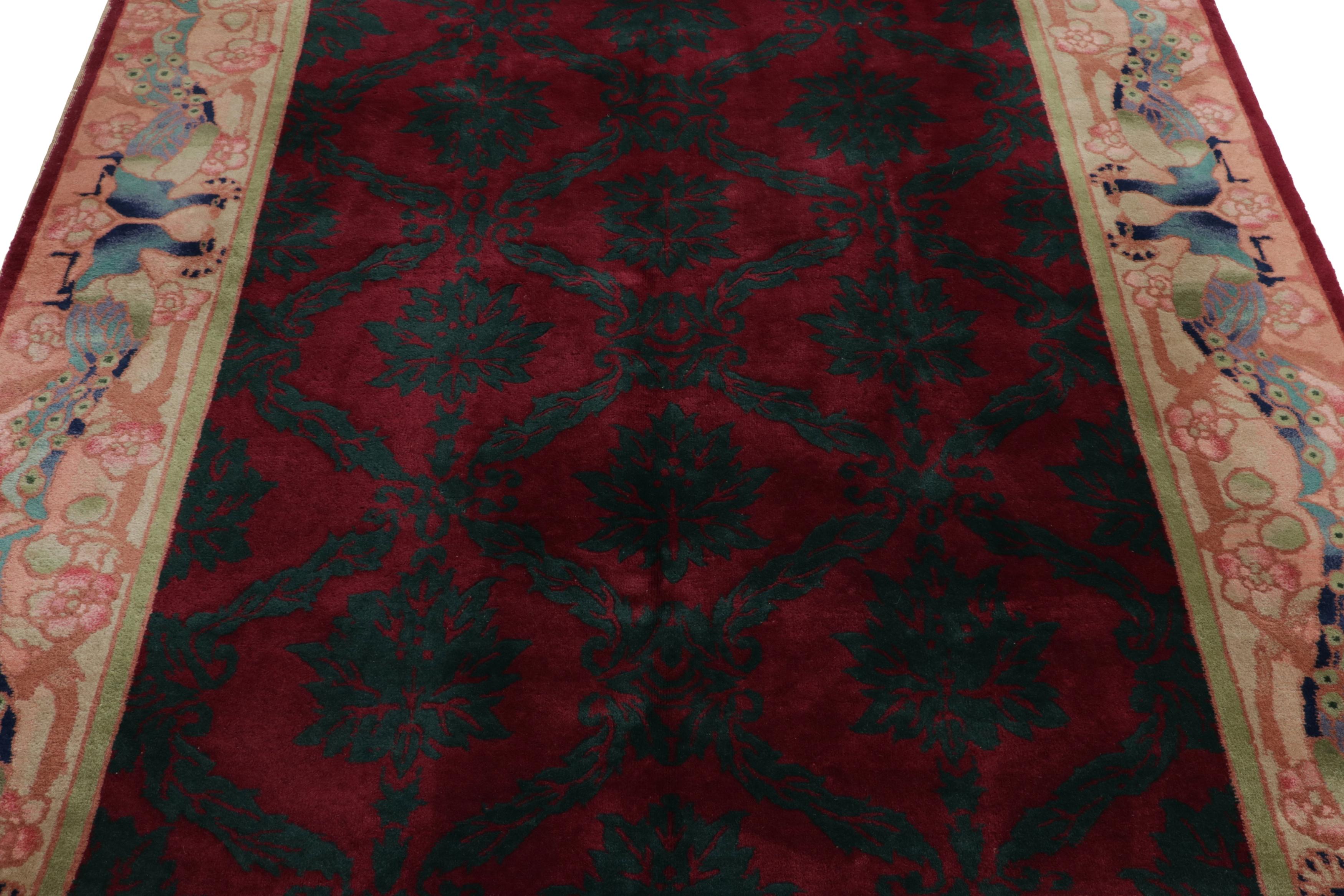 Ancien tapis chinois Art déco en Bourgogne avec fleurs et pictogrammes - Rug & Kilim Bon état - En vente à Long Island City, NY