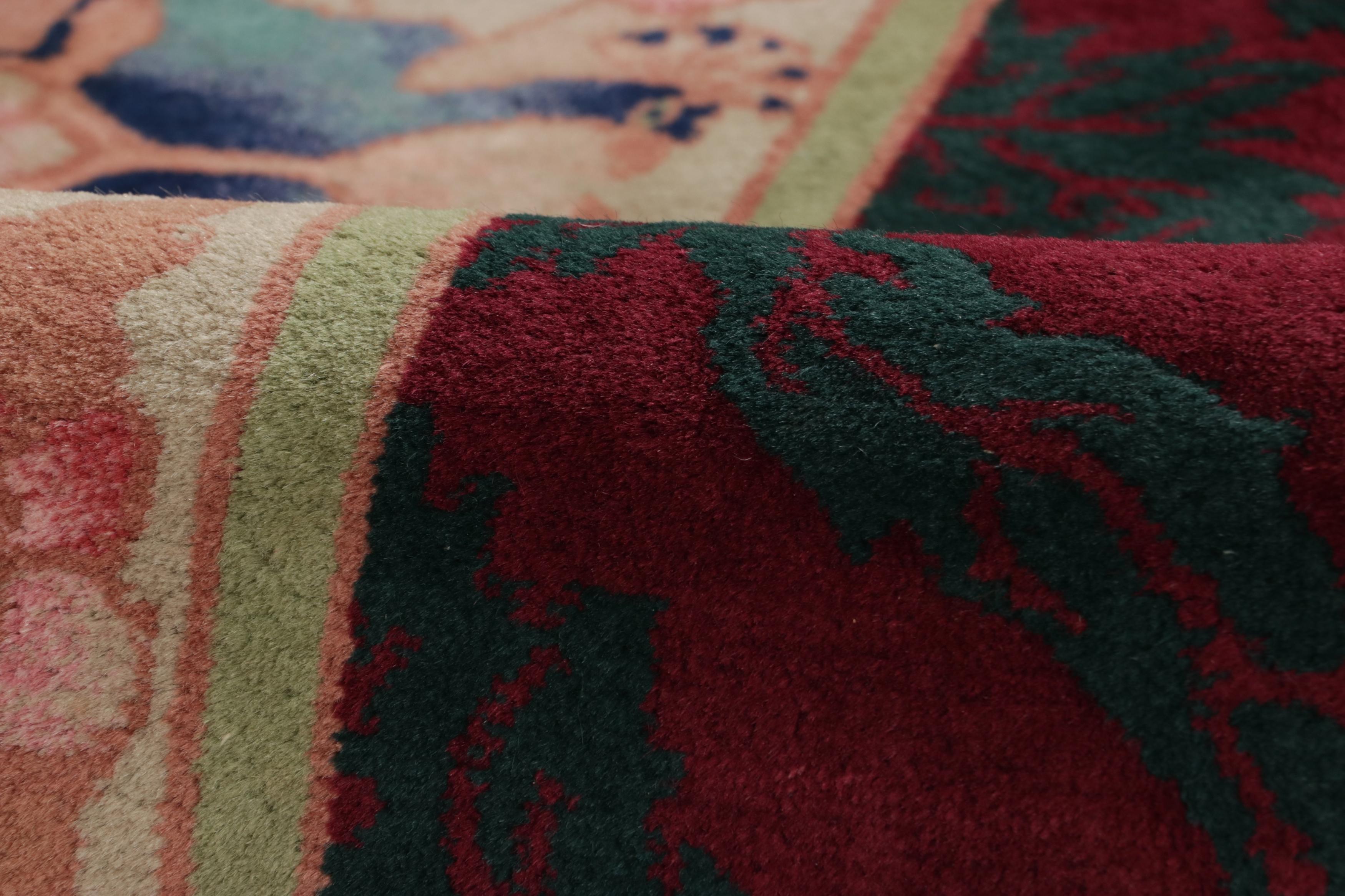 Début du 20ème siècle Ancien tapis chinois Art déco en Bourgogne avec fleurs et pictogrammes - Rug & Kilim en vente