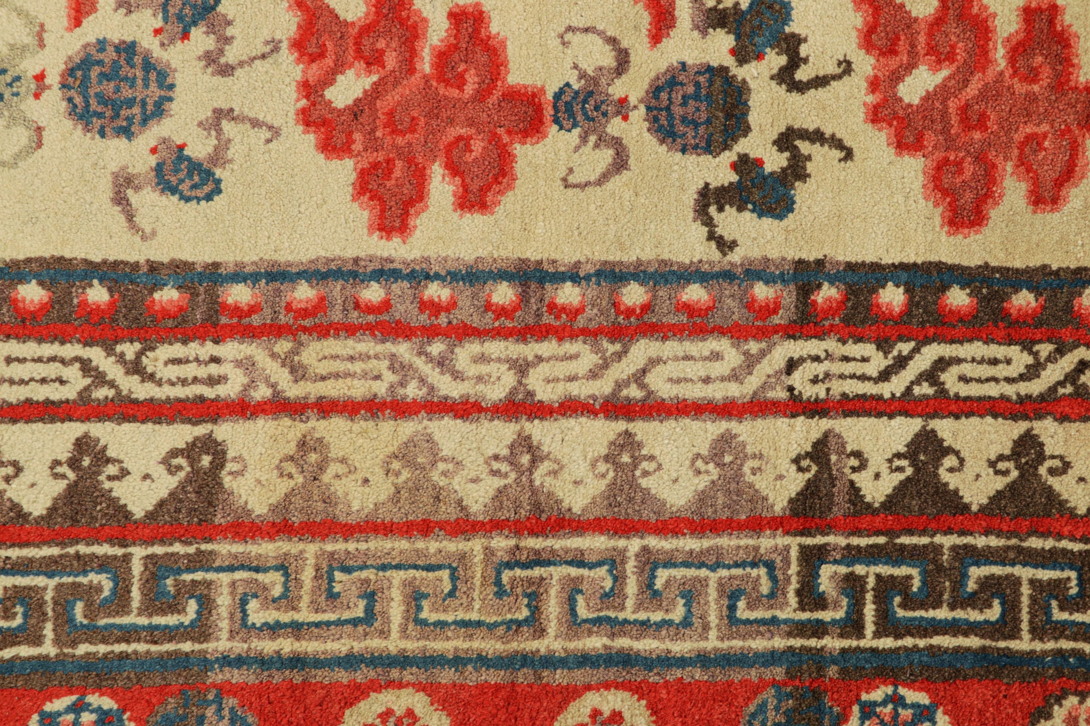 Chinois Tapis Art déco chinois ancien de couleur crème et rouge avec motifs de nuages  Rug & Kilim en vente