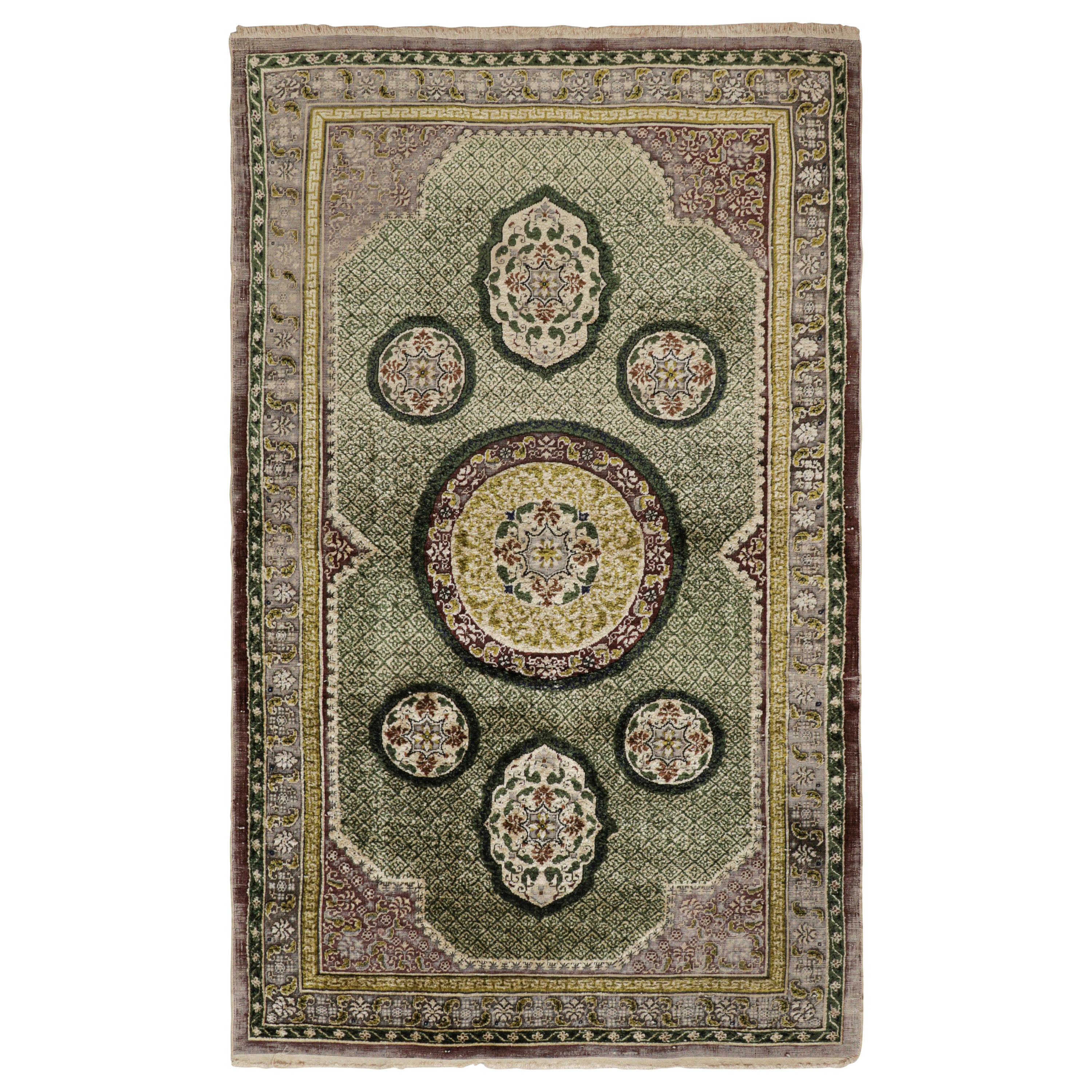 Tapis Art déco chinois ancien vert avec médaillons floraux, de Rug & Kilim