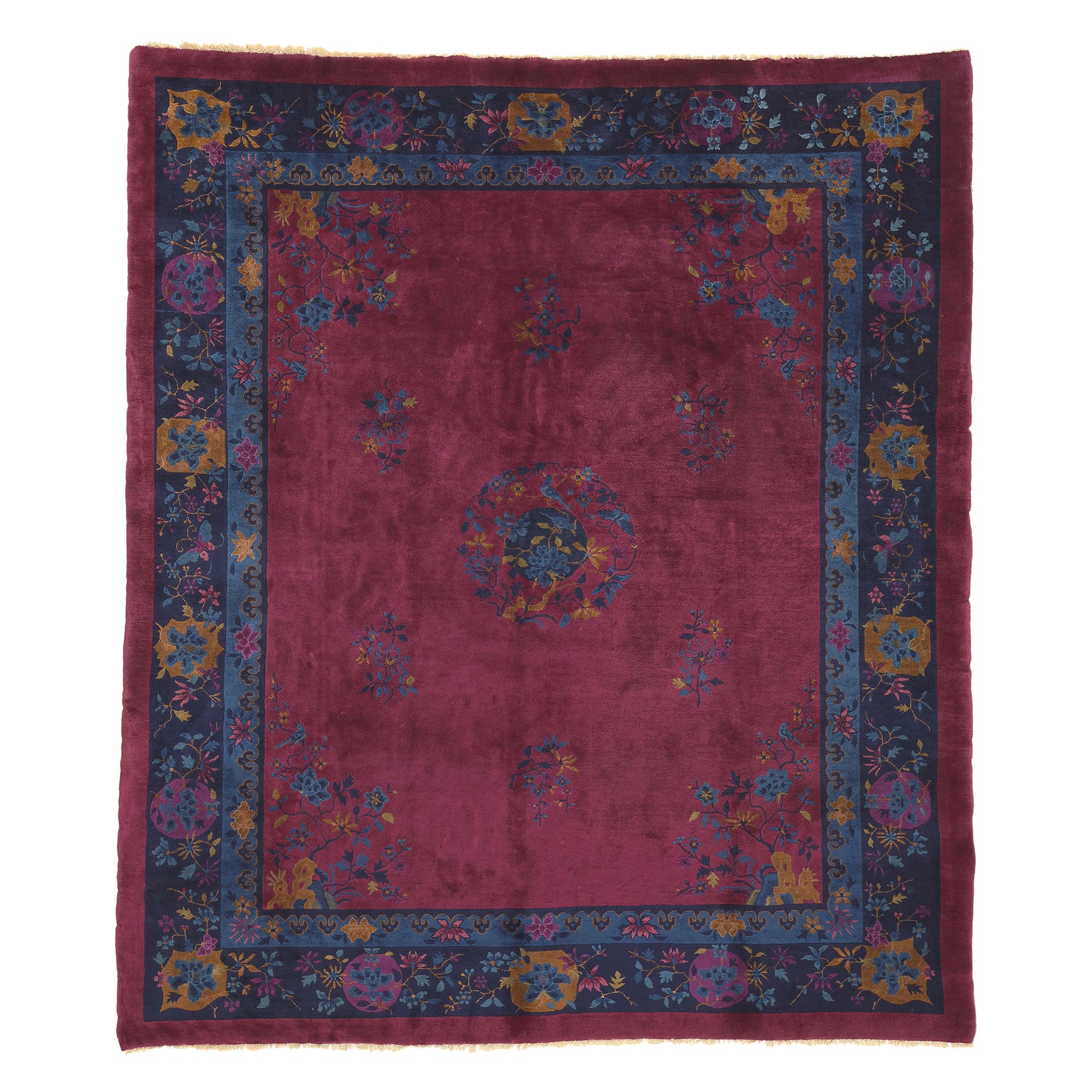 Tapis Art Déco chinois ancien, style Maximaliste rencontre une décadence inhabituelle