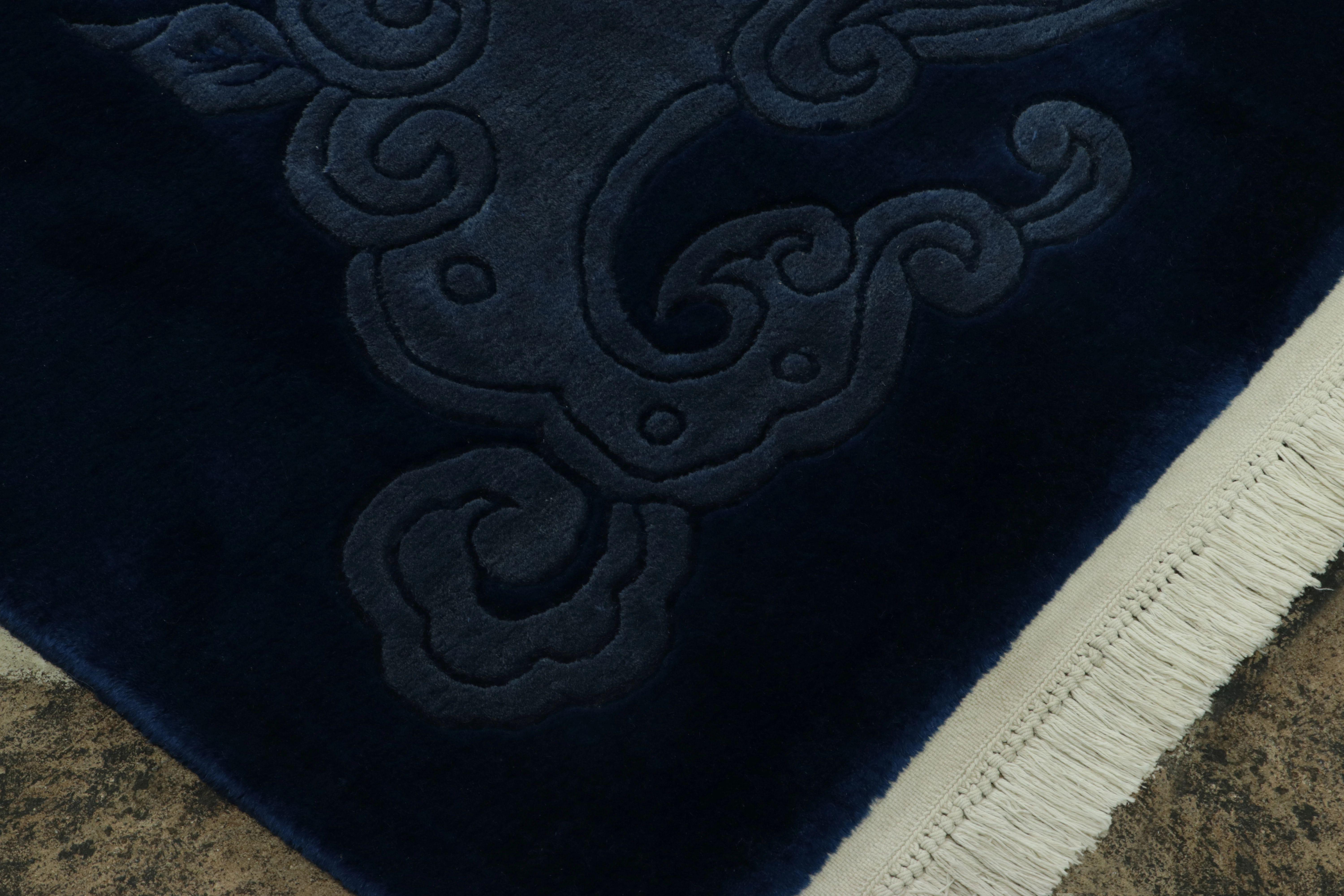 Annodato a mano in lana e proveniente dalla Cina intorno al 1920-1930, questo tappeto antico cinese Art Deco 12x13 è un raro pezzo da collezione di dimensioni eccessive, appartenente al periodo dello stile Chinoiserie degli anni '20, e una delle